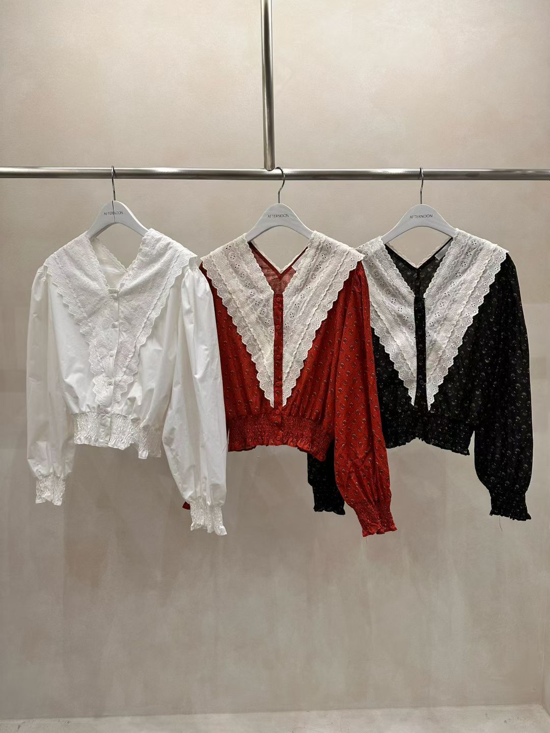 AF5024 V領鏤空刺綉拼接碎花長袖上衣