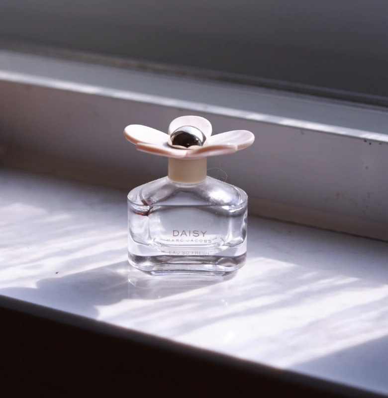 Marc Jacobs Daisy Eau So Fresh 清甜雛菊女性淡香水4ml