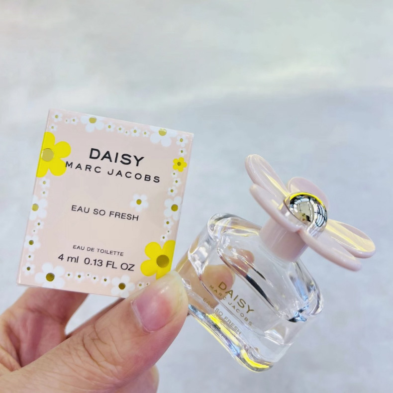 Marc Jacobs Daisy Eau So Fresh 清甜雛菊女性淡香水4ml