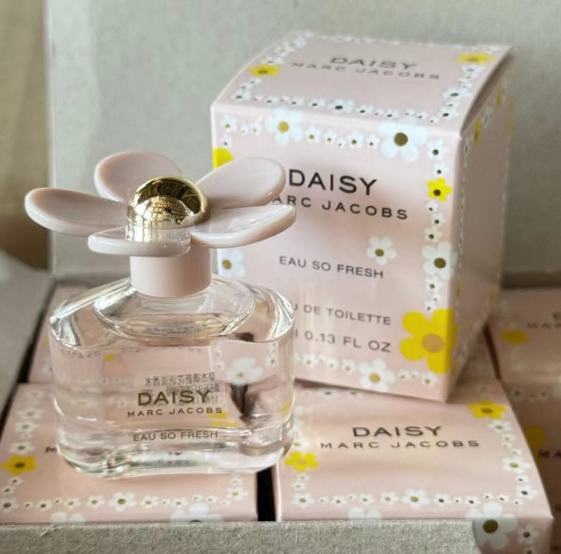 Marc Jacobs Daisy Eau So Fresh 清甜雛菊女性淡香水4ml