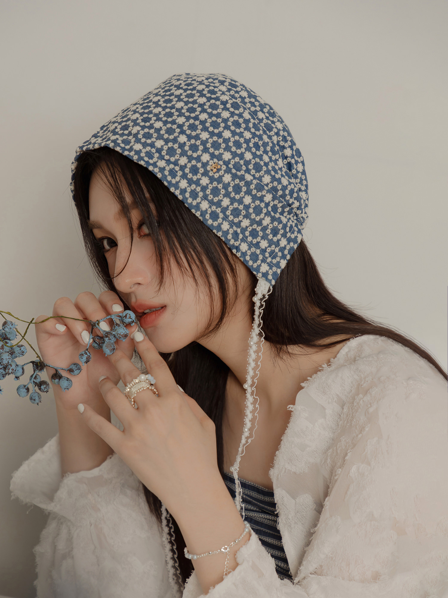 某某怪奇。MUCHAT手作小花蕾絲綁帶編織帽 (藍)