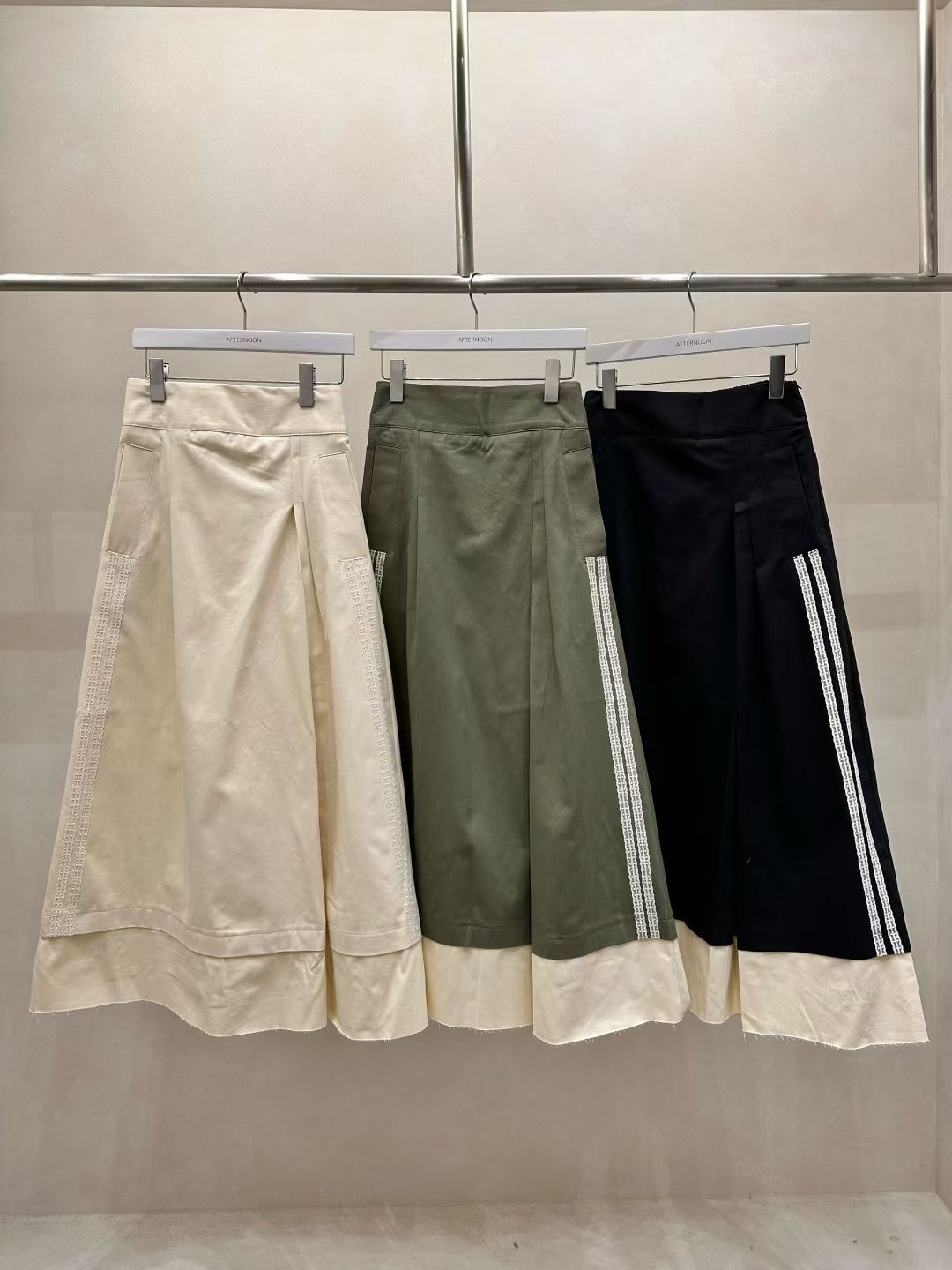 AF5025 高腰A line刺綉拼接半身裙