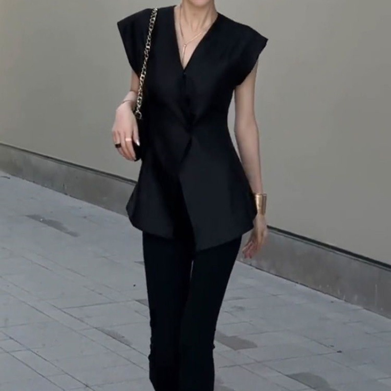 V領收腰長版背心(白/黑)