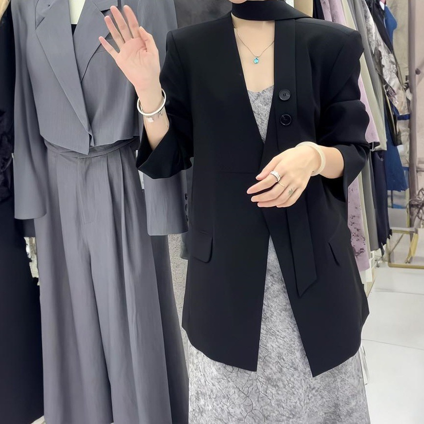 挺版V領西裝外套(附領巾)