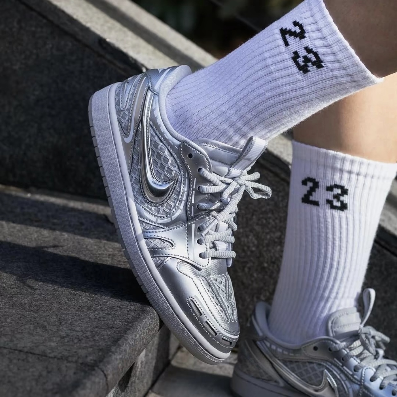 NIKE AIR JORDAN 1 LOW 未來銀 銀白 科技感 休閒鞋 喬丹 女鞋 HQ2186-002