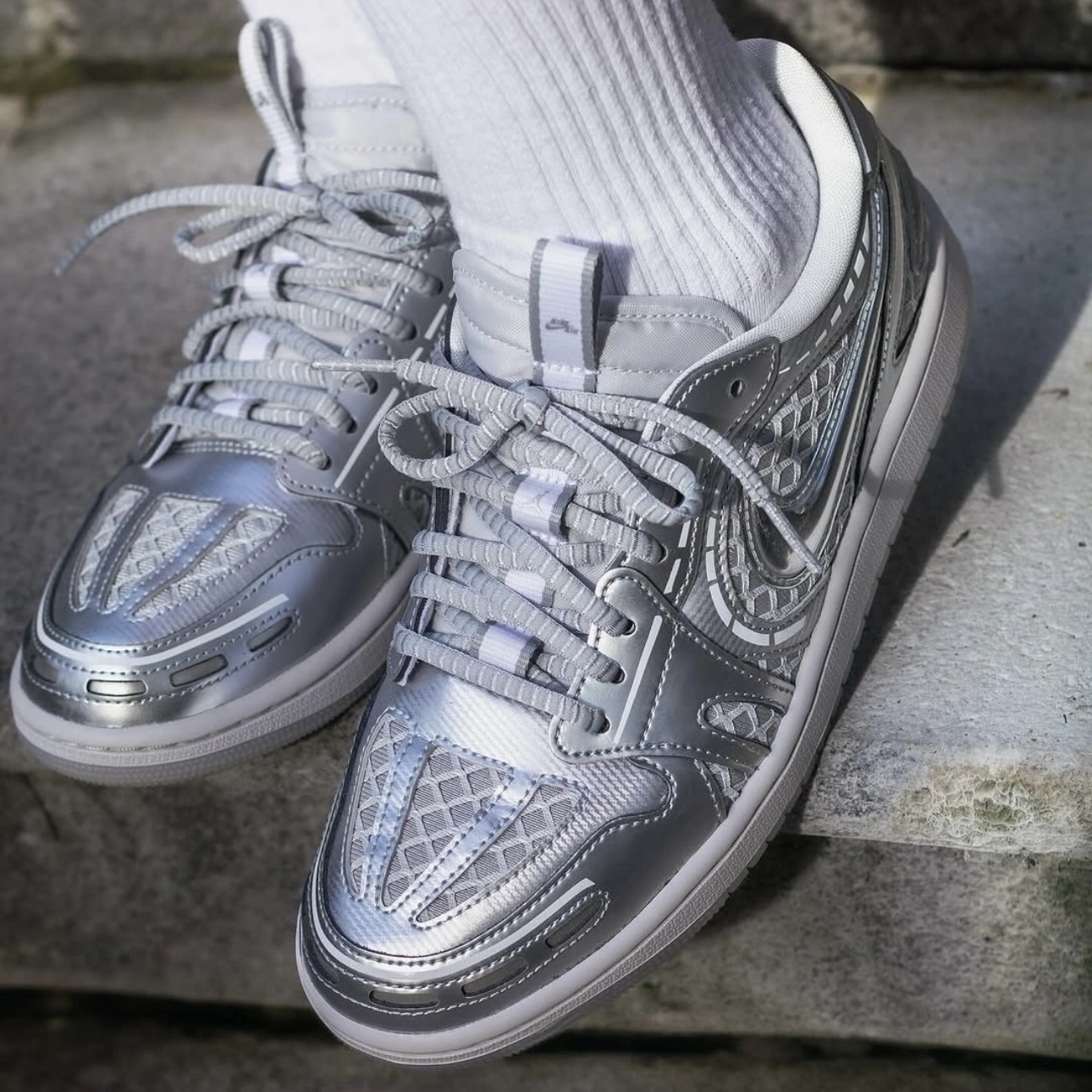 NIKE AIR JORDAN 1 LOW 未來銀 銀白 科技感 休閒鞋 喬丹 女鞋 HQ2186-002