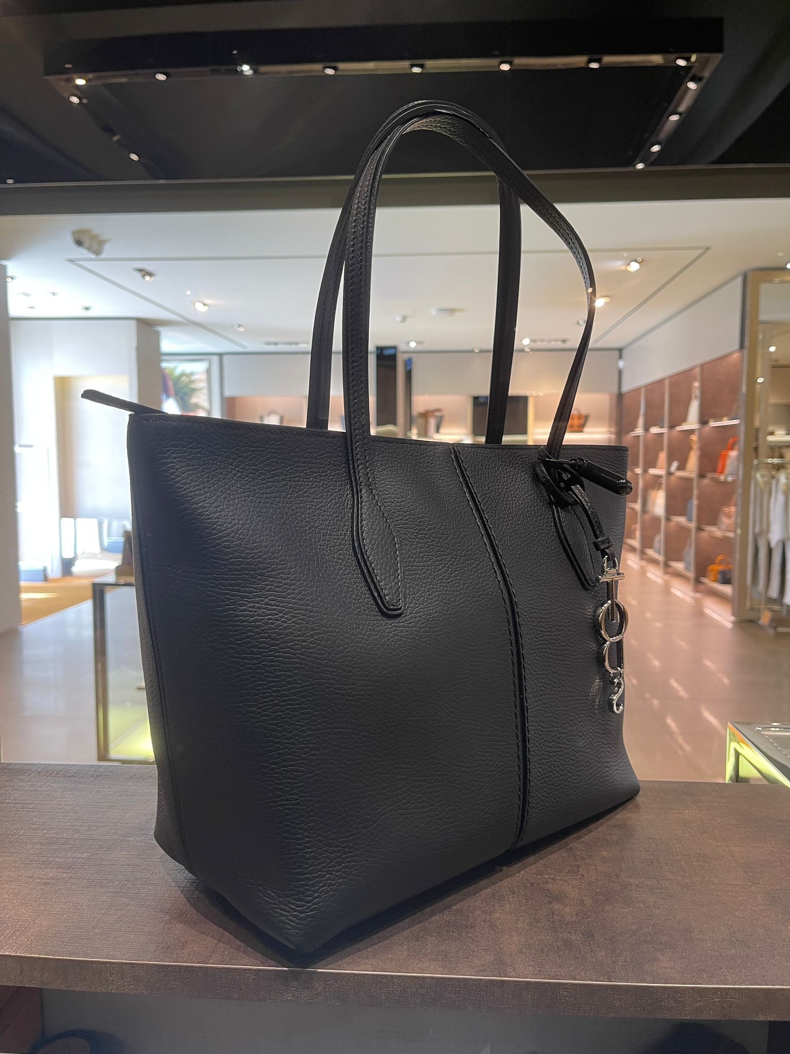 Tods Grainy Tote Bag Black XBWAN