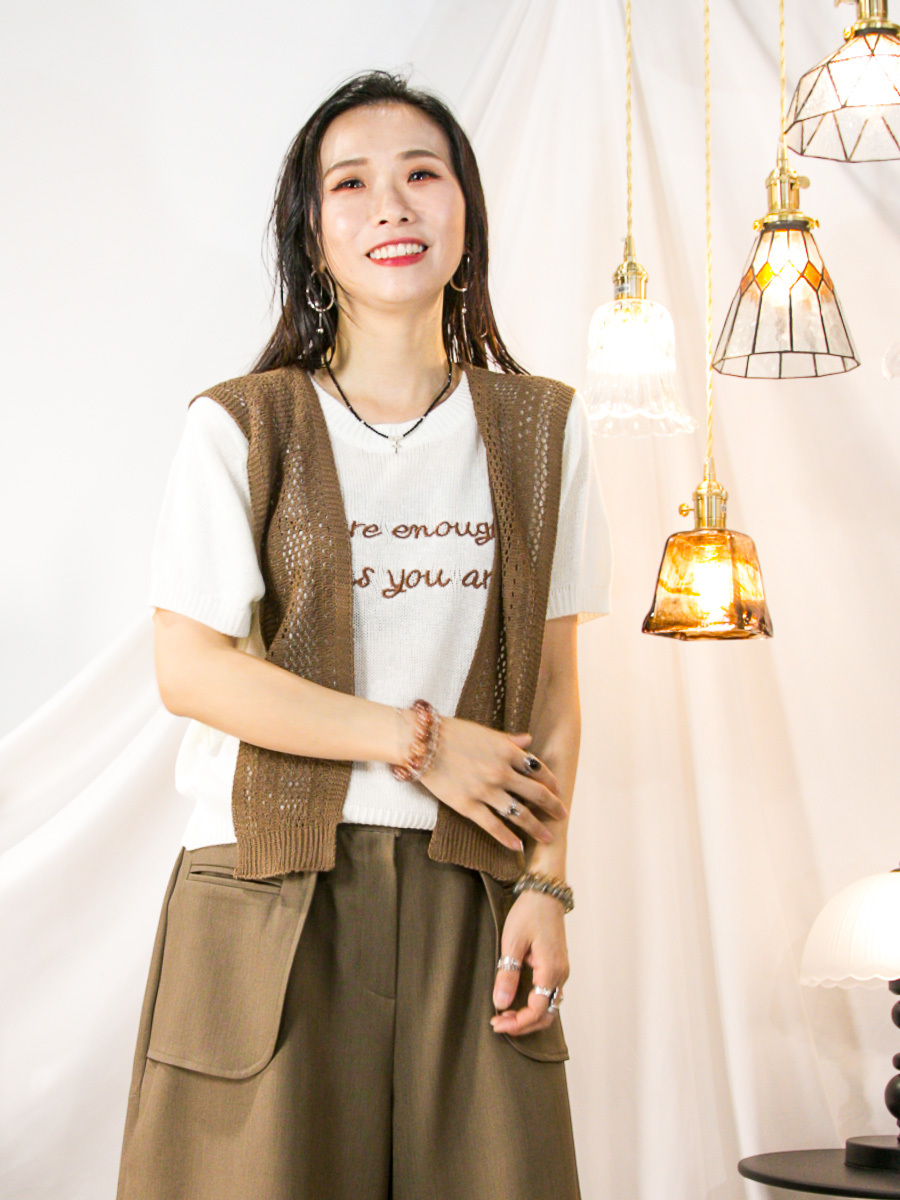 ⬇️開倉低至半價😱FINALSALE📣 英文字刺繡．線仔料TOP (連披肩)【不設退換】