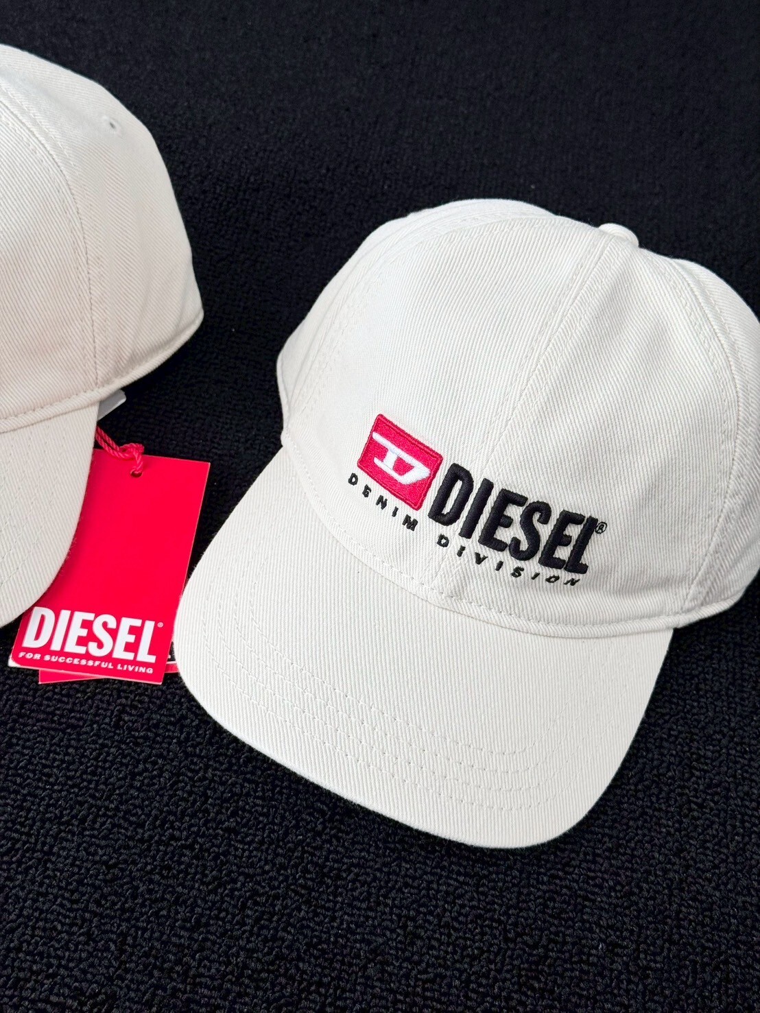 DIESEL 刺繡字體Logo 米白老帽