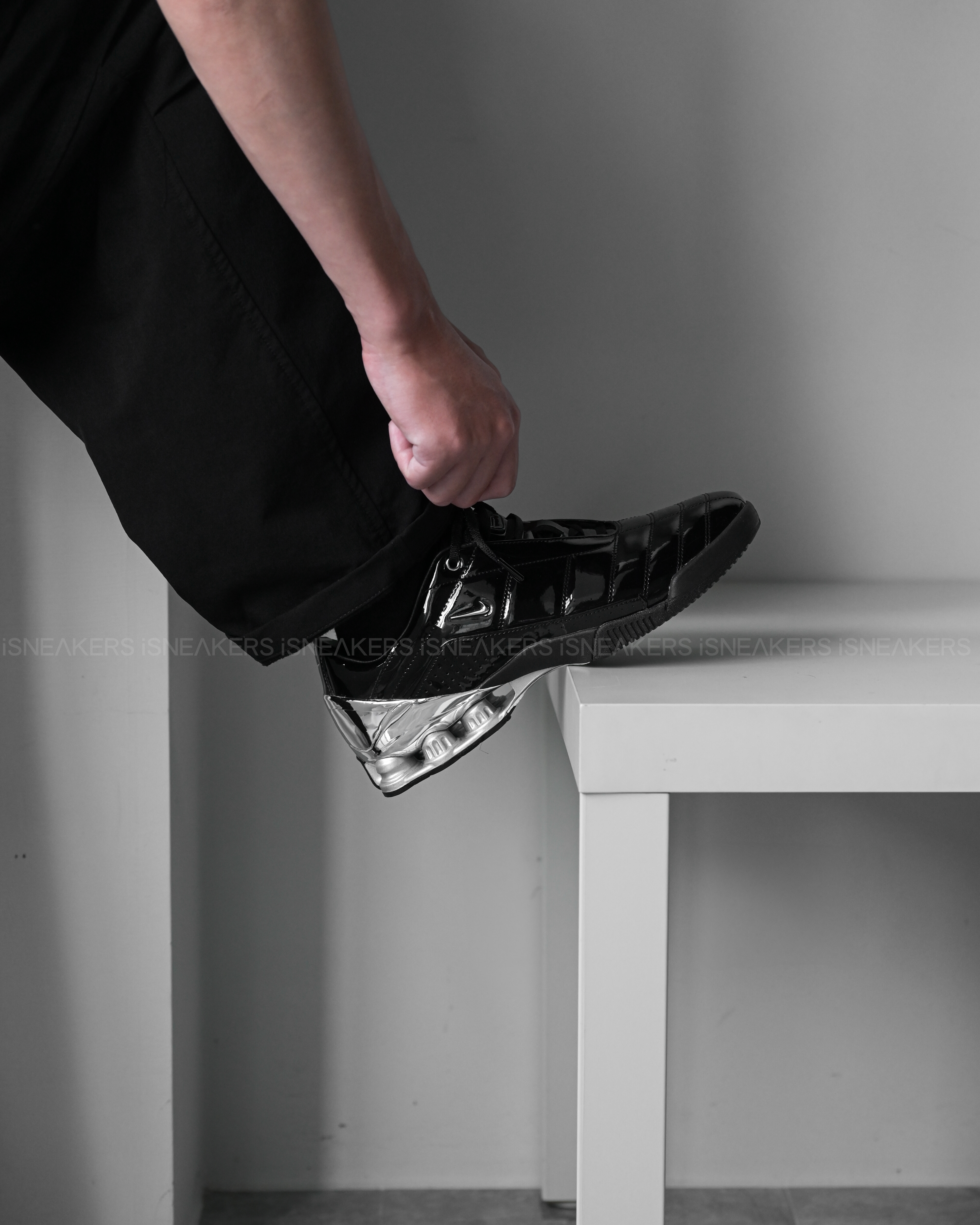 iSNEAKERS｜Maha Amsterdam x Nike Total 90 Shox "Metallic Silver" 黑銀 IM9326-001