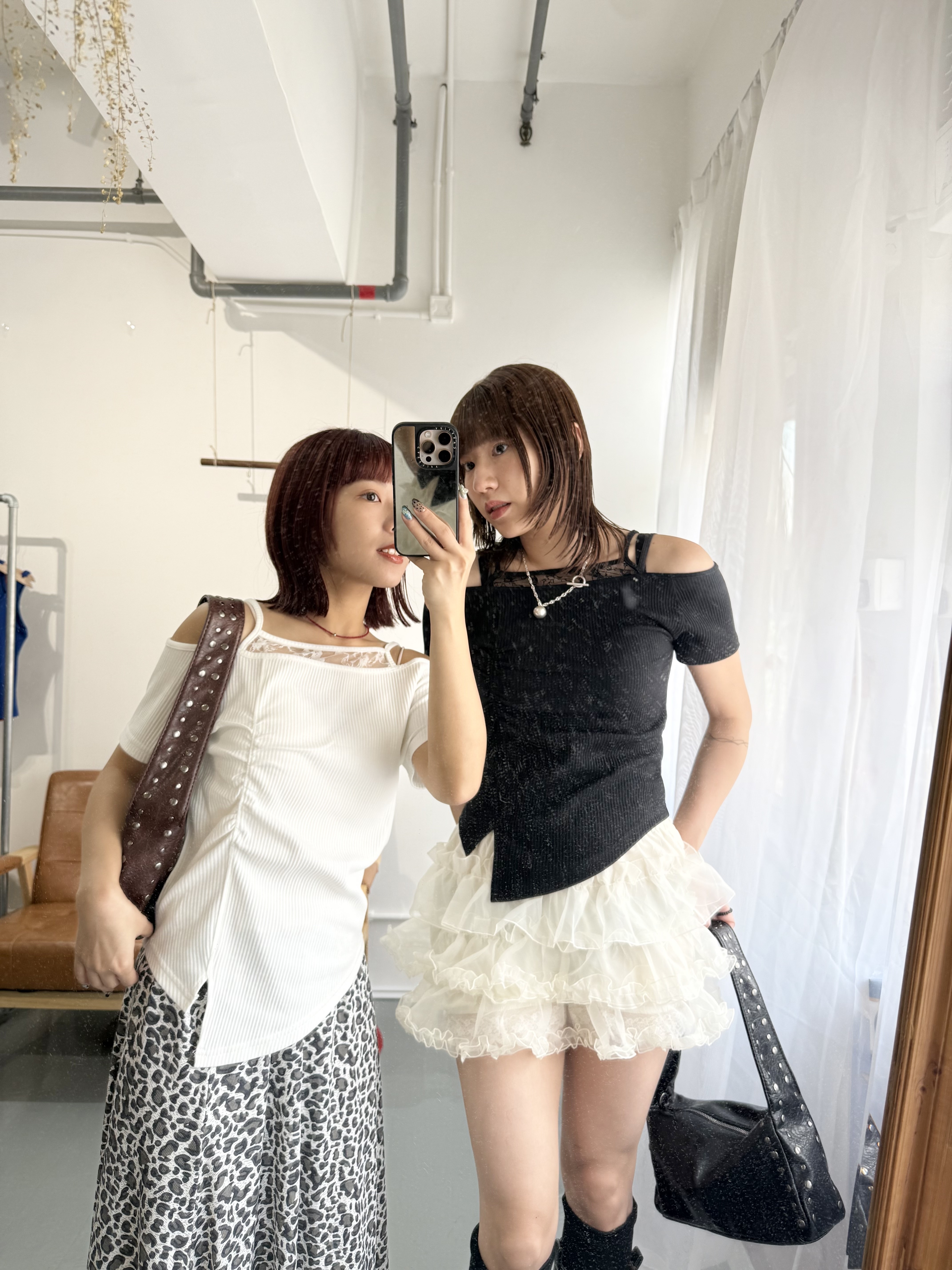 露兩肩拼lace彈性top