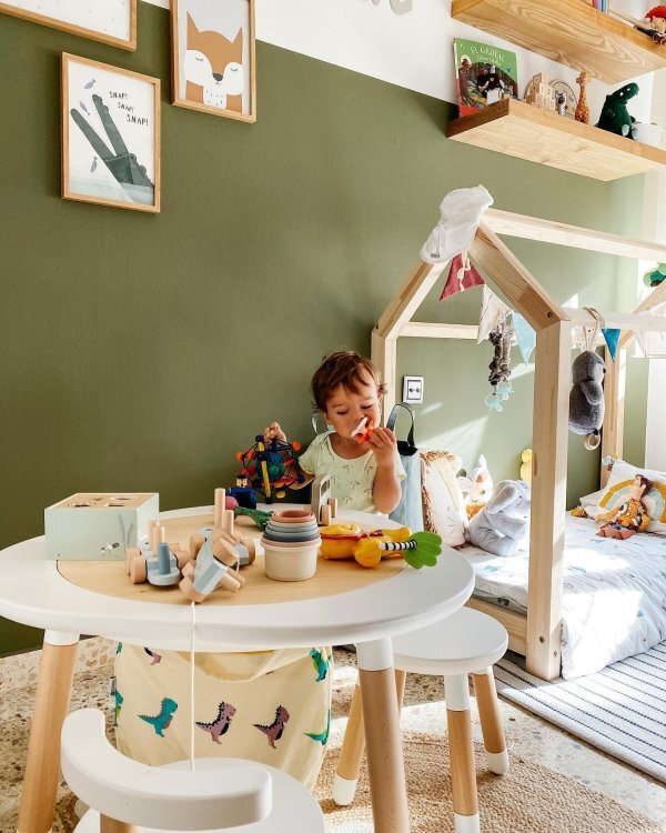 Stokke–MUTable 玩具收納袋,孩子在多功能兒童桌玩扮家家,遊戲結束後讓孩子學習收納