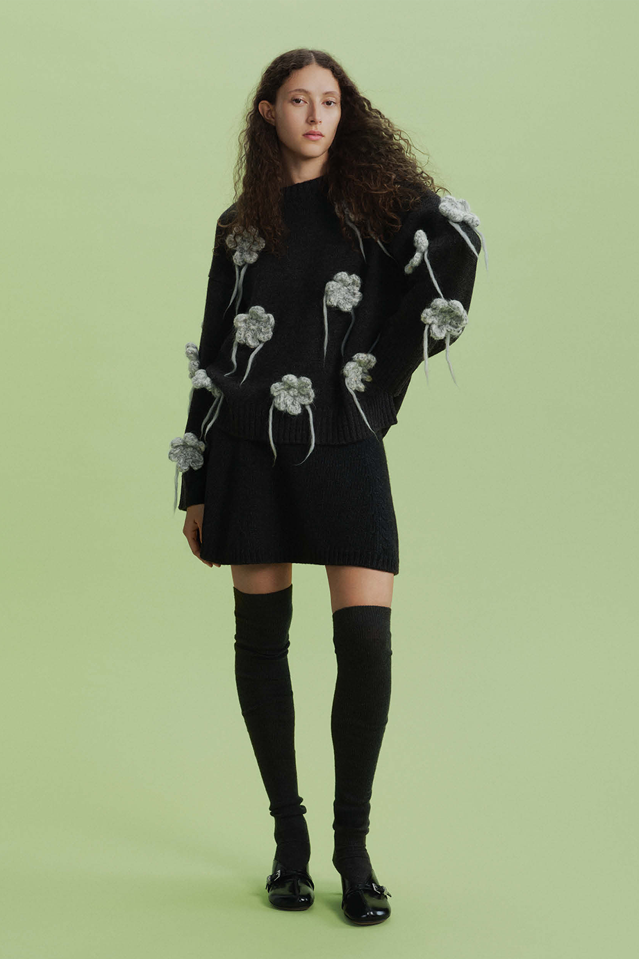 GANNI｜FLOWER 落肩立體花朵鉤織毛衣