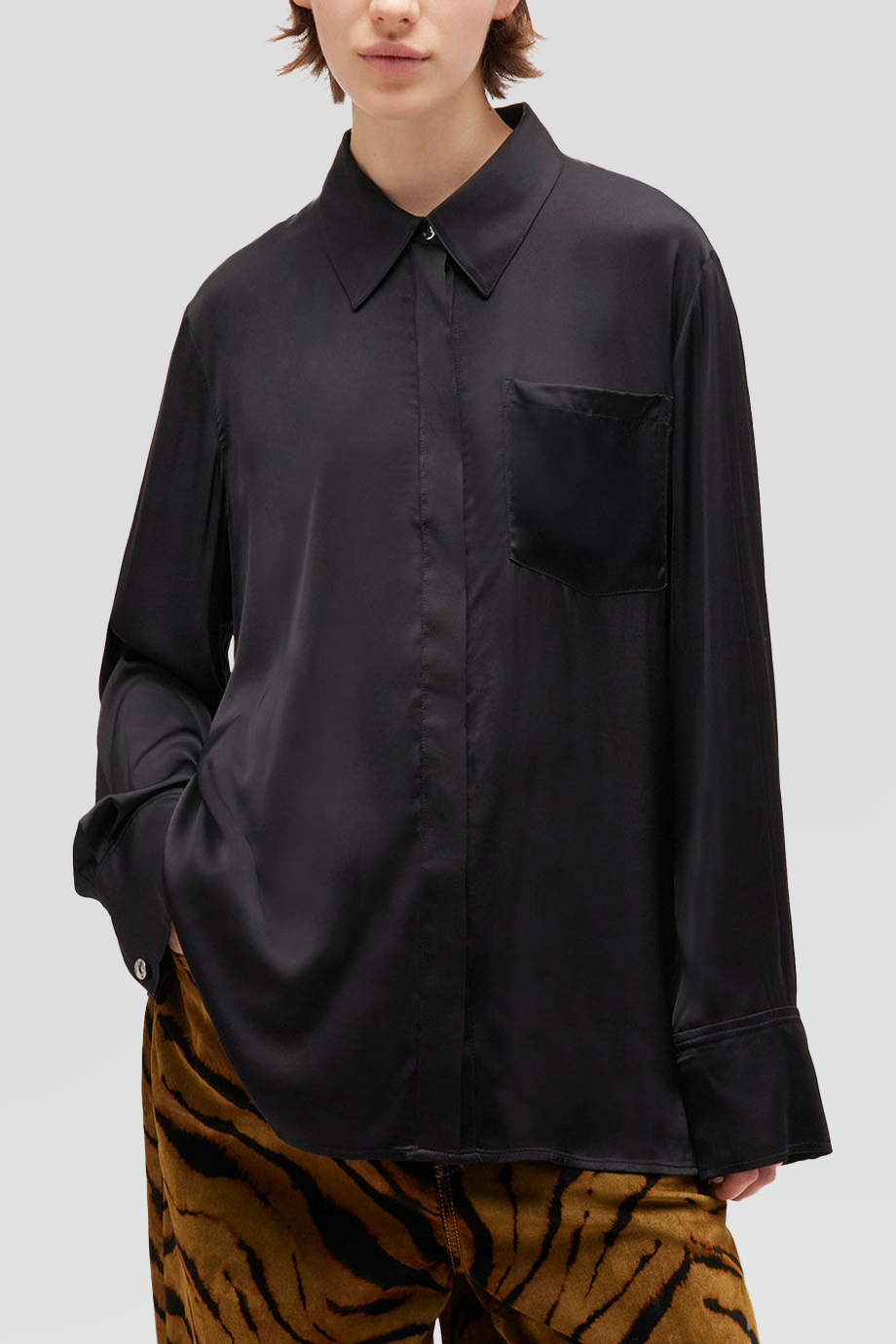 GANNI｜COLLAR 緞面斗篷領片襯衫