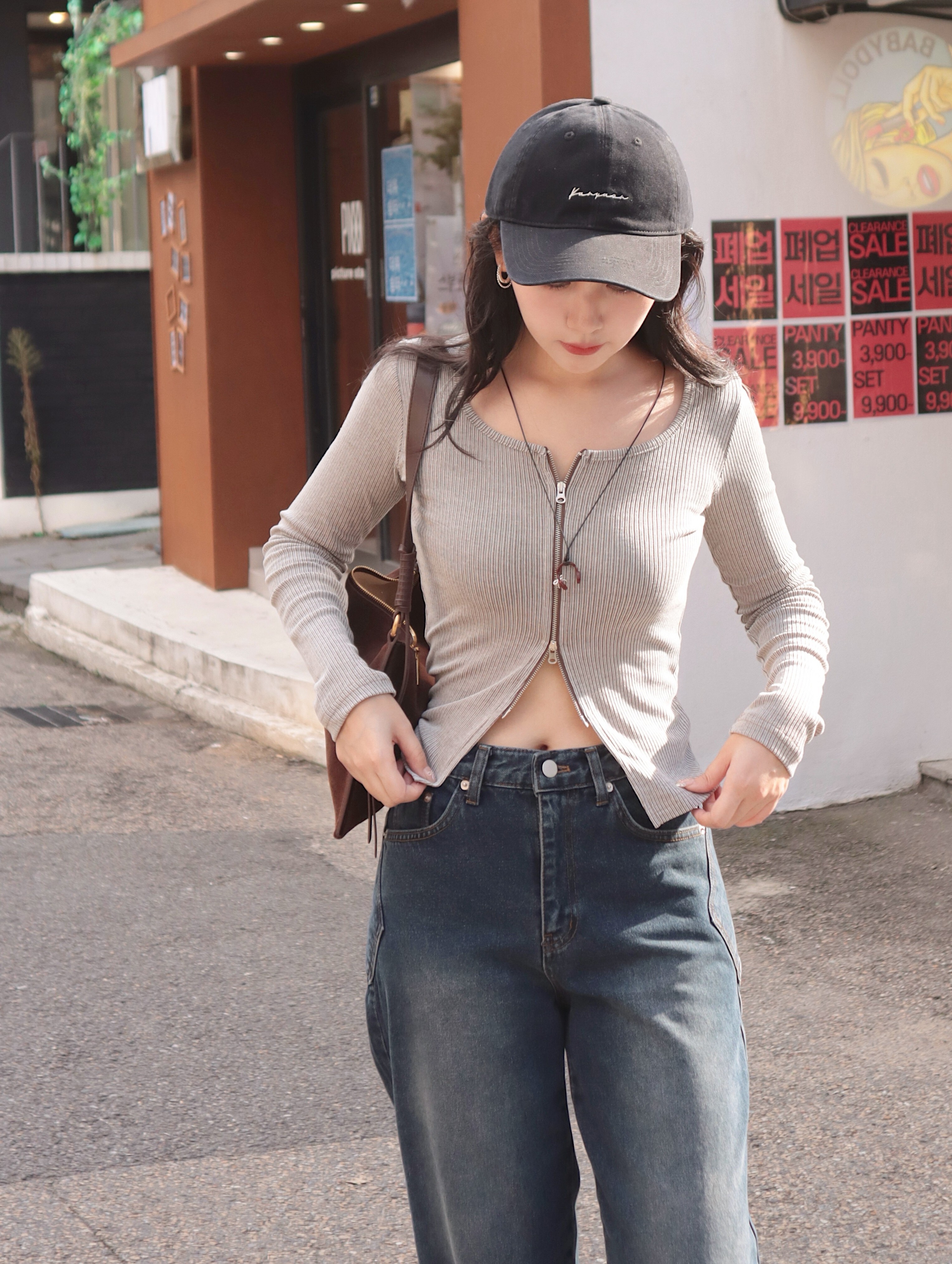 25G115本期推薦 女團日常 雙拉鍊條紋細坑條上衣