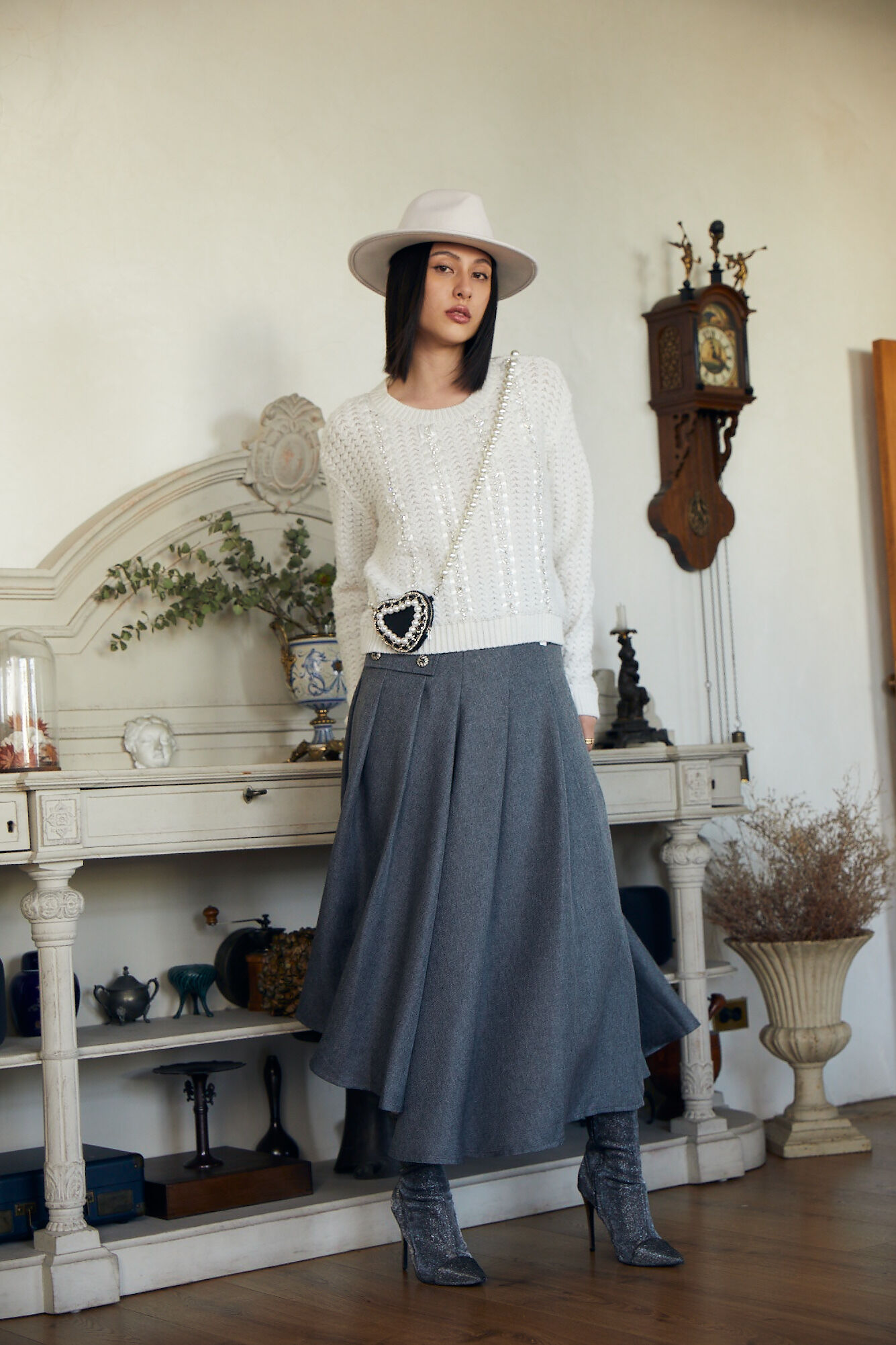 BB1HC202A1 柔光雪織線條亮片針織上衣 (官網限定)