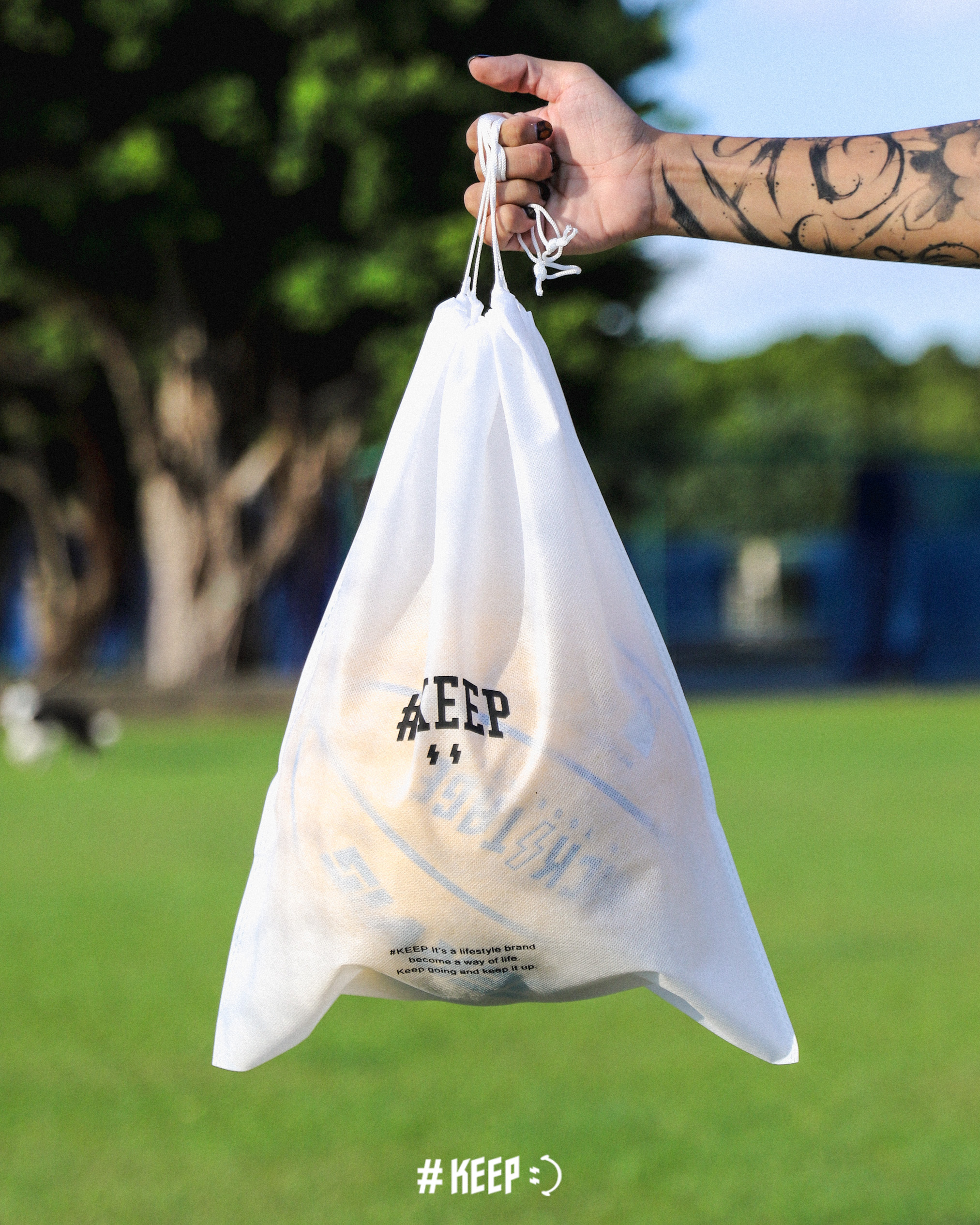 #KEEP DRAWSTRING DUST BAG 白色 大容量 透氣 收納 手提 小閃電 LOGO 束口防塵袋【KS322】