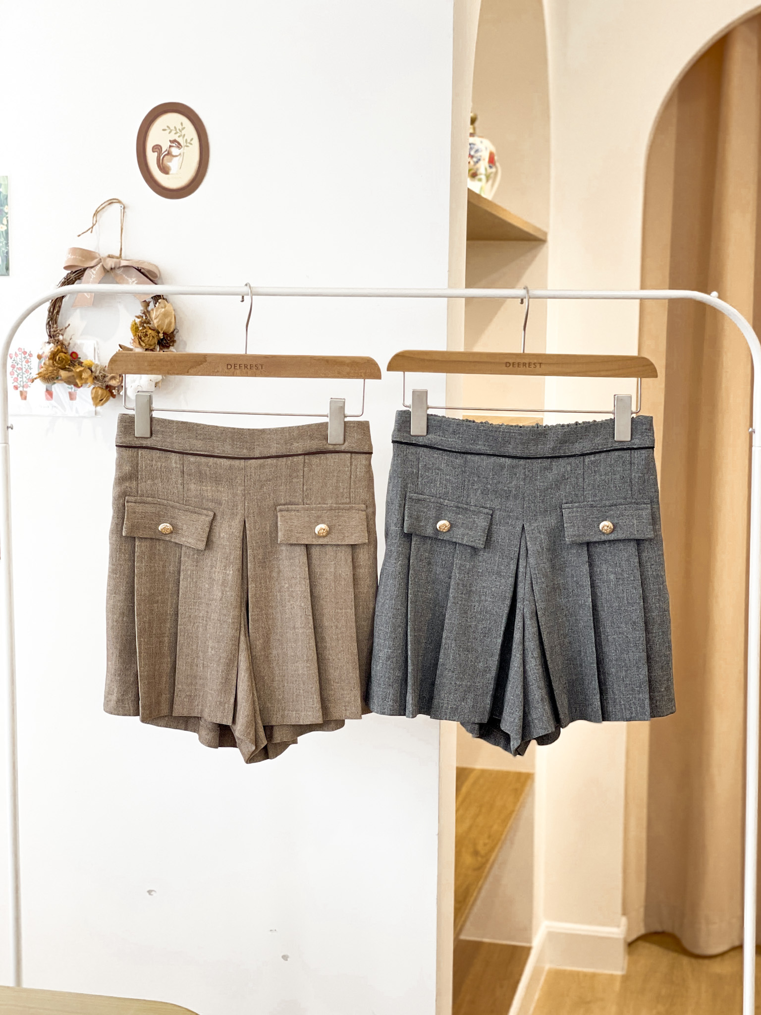 JEAN182 Hailey Pleated Shorts