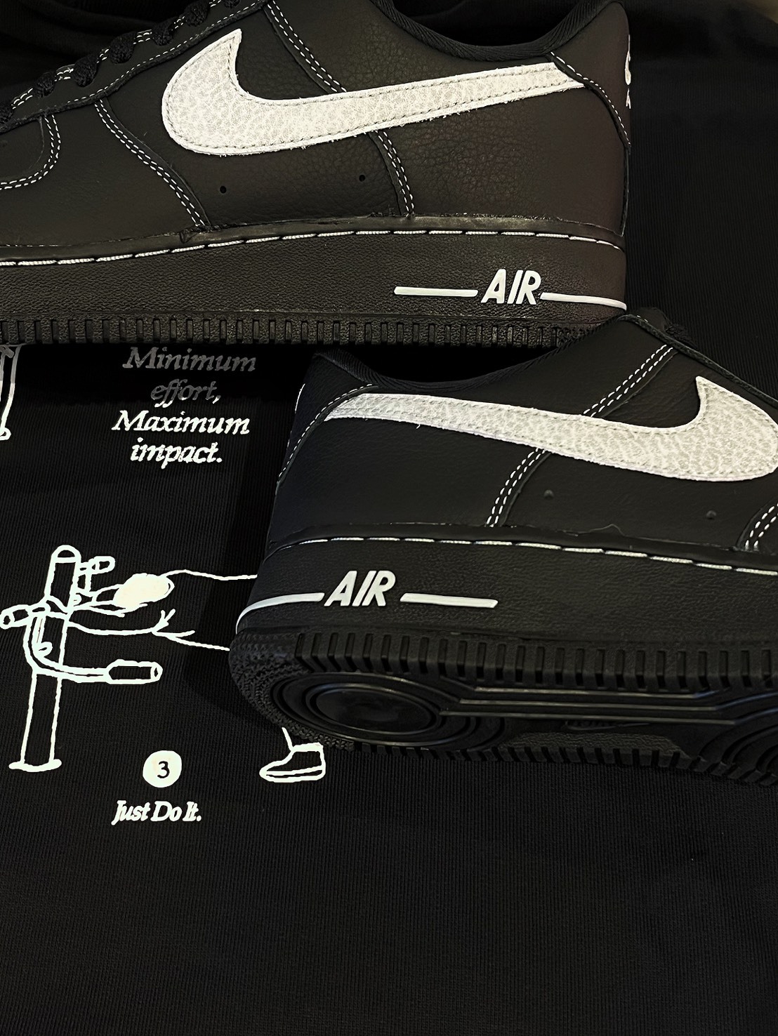 NIKE AIR FORCE 1車縫線 暗夜黑魂