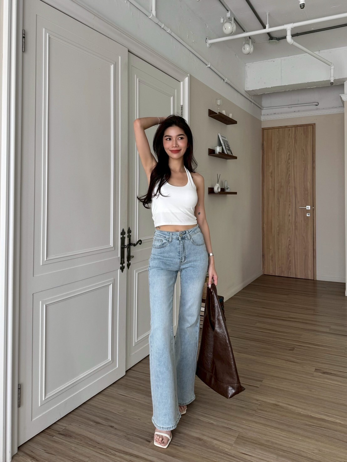 淺色高腰牛仔喇叭褲