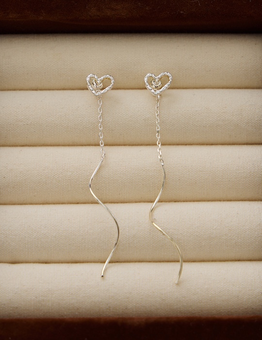 流蘇光紋愛心。針式耳環