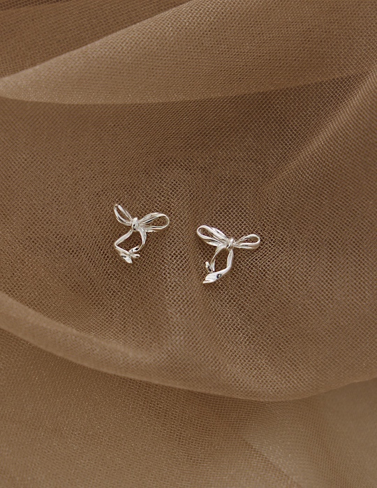 【925純銀】浪漫絲帶蝴蝶結。針式耳環