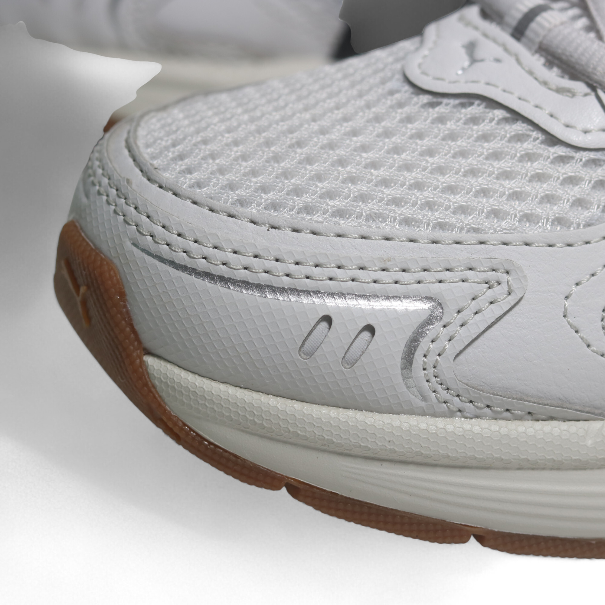 PUMA 慢跑鞋 MILENIO TECH 2000 米白黑 復古 運動鞋 男女 40262503