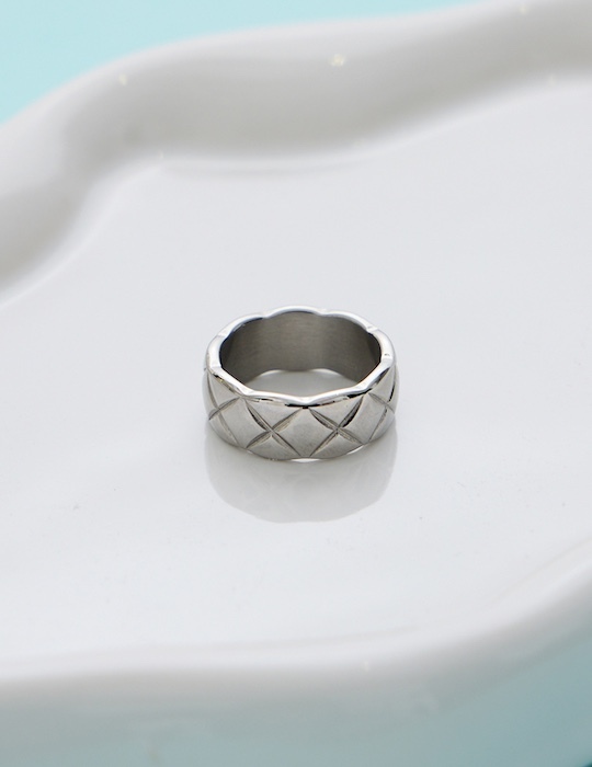【鈦鋼】經典菱格戒指-中版(銀)