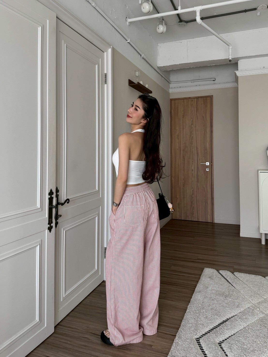 挺版直紋抽繩寬褲