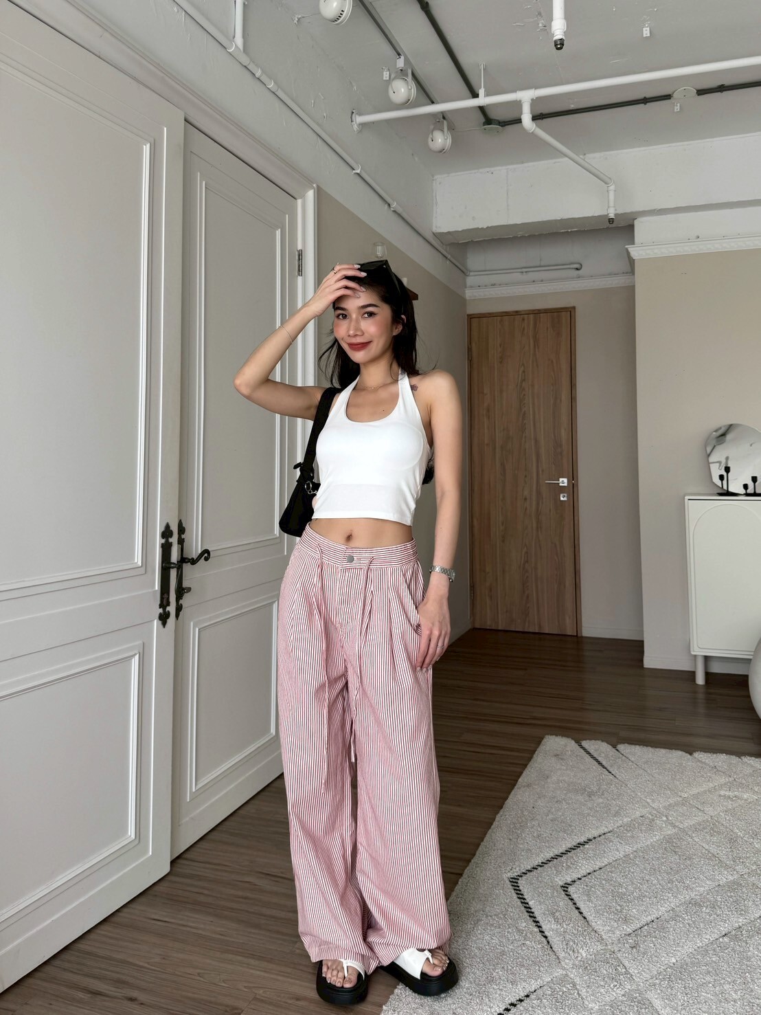 挺版直紋抽繩寬褲