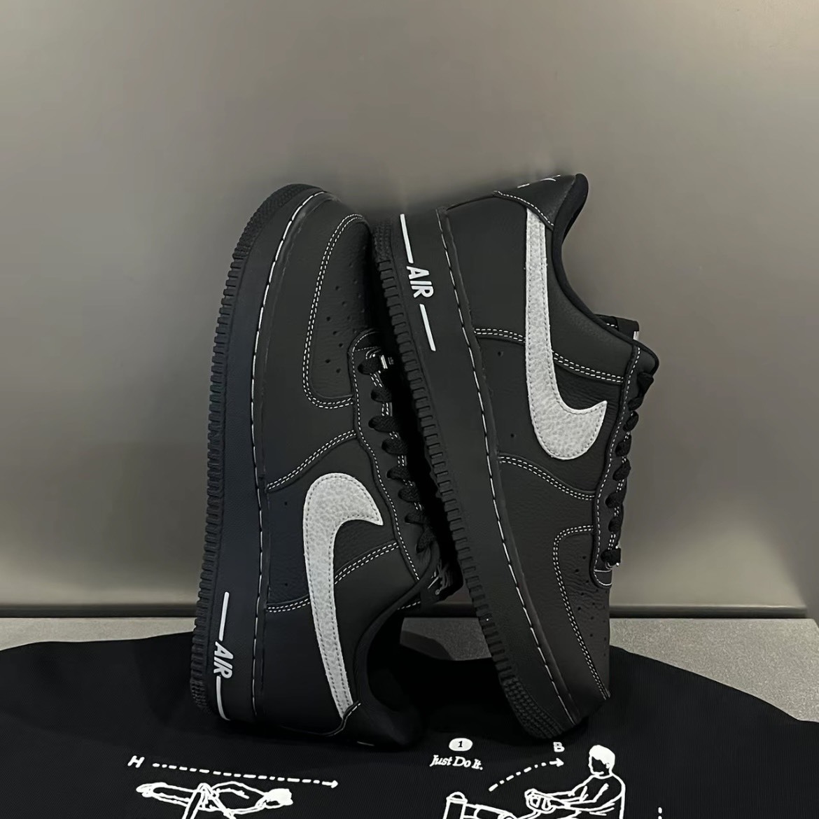 NIKE Air Force 1 Low LV8 黑荔枝皮革 灰銀勾 男鞋 HQ2037-006