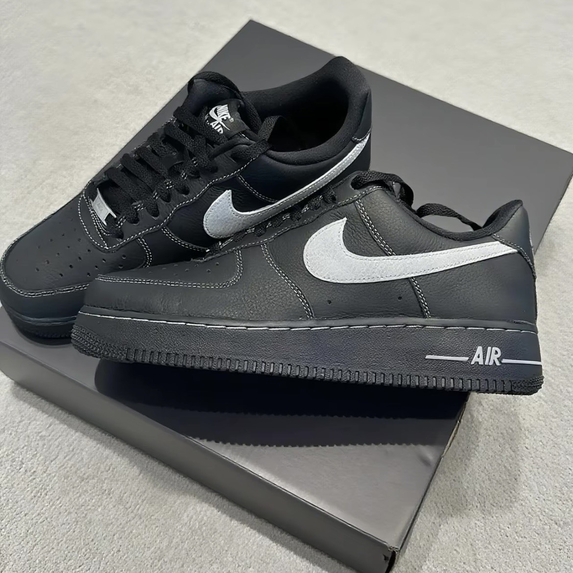 NIKE Air Force 1 Low LV8 黑荔枝皮革 灰銀勾 男鞋 HQ2037-006