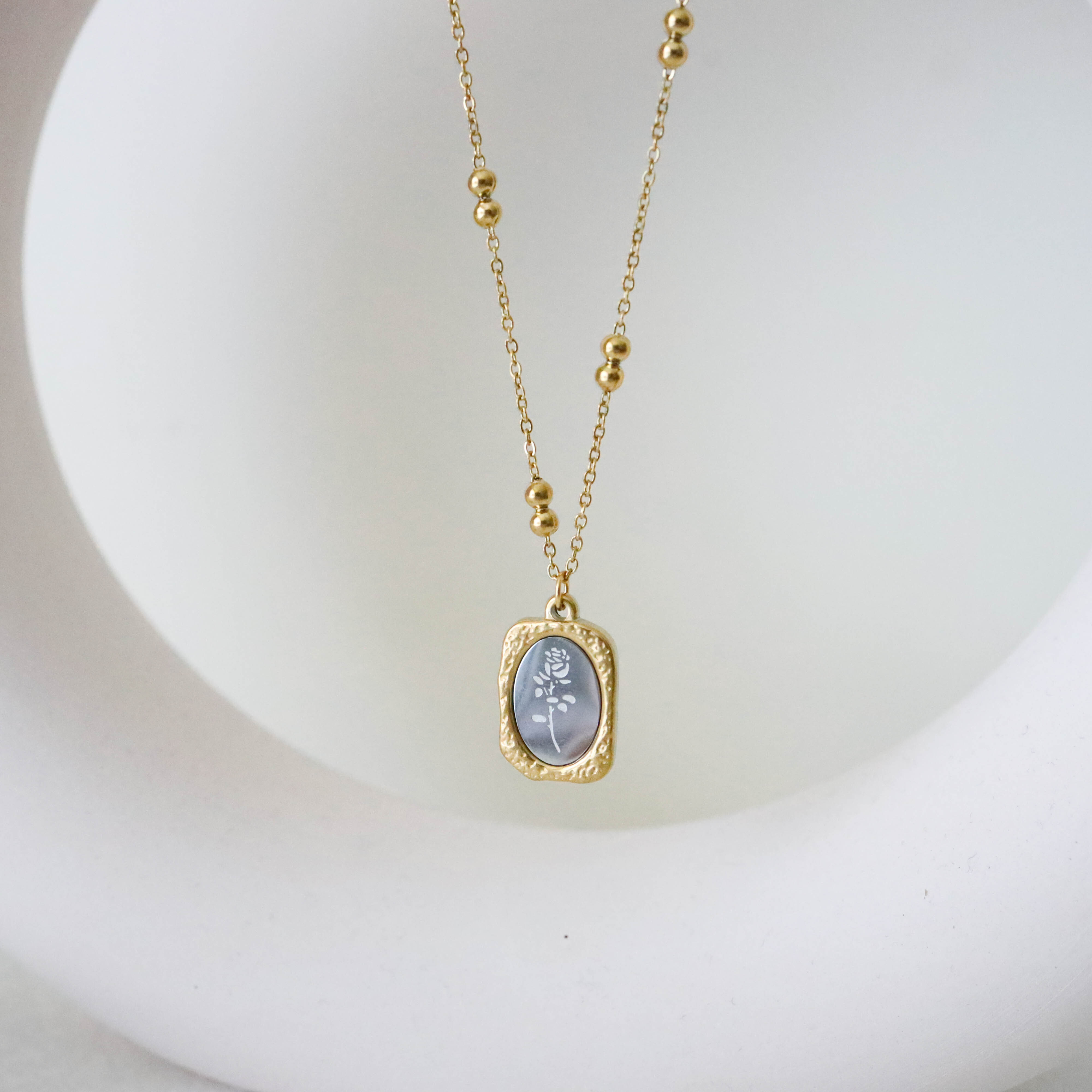 不怕水復古浮雕玫瑰花項鍊