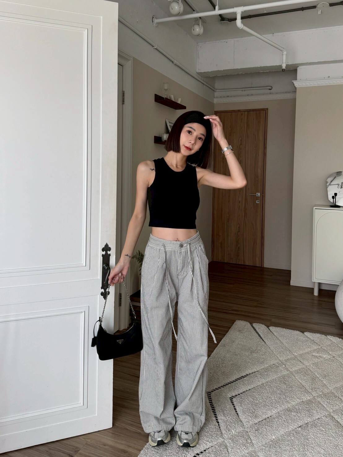 挺版直紋抽繩寬褲