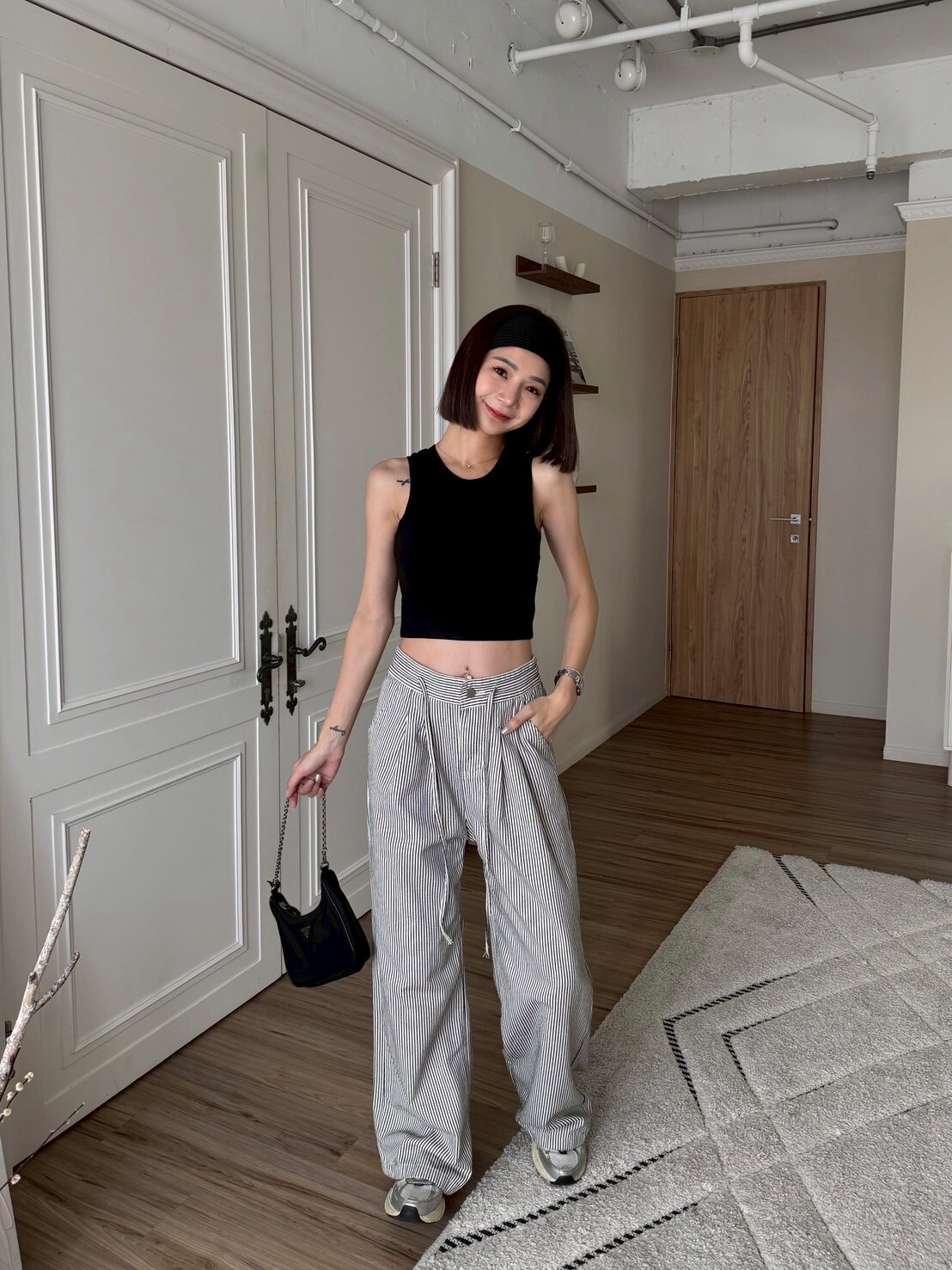 挺版直紋抽繩寬褲