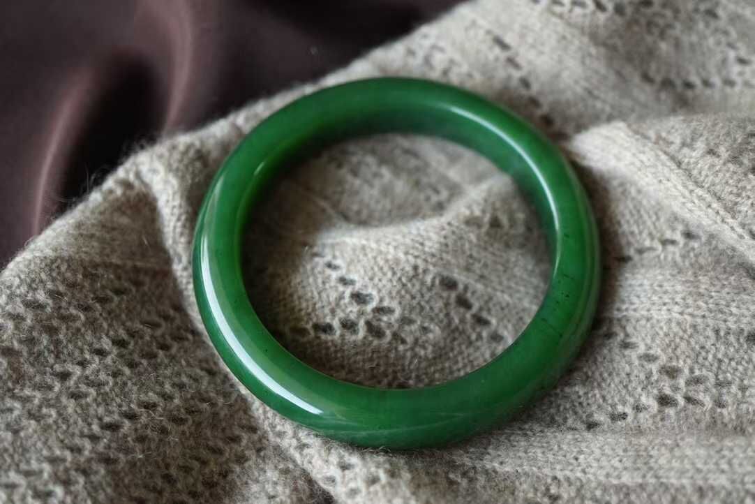 92443 58.8mm和田玉老礦料碧玉菠菜綠平安鐲 (58-60)