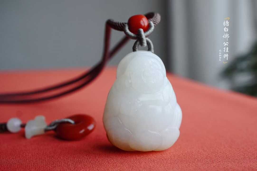 和田玉老坑糖白料“笑口常開”彌勒佛掛件,天然和田玉軟玉
