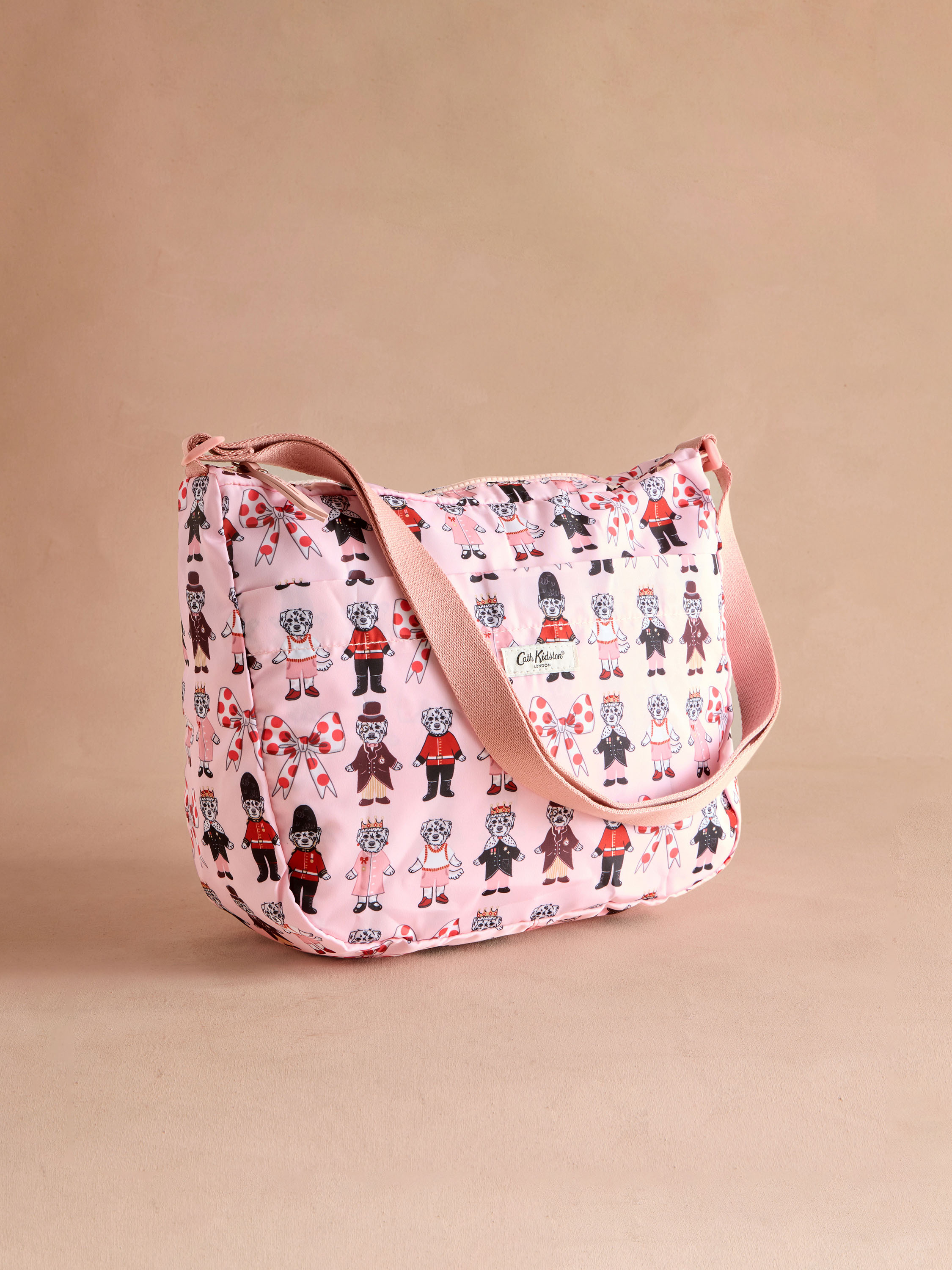 London Dogs 輕便型折疊半月斜背包