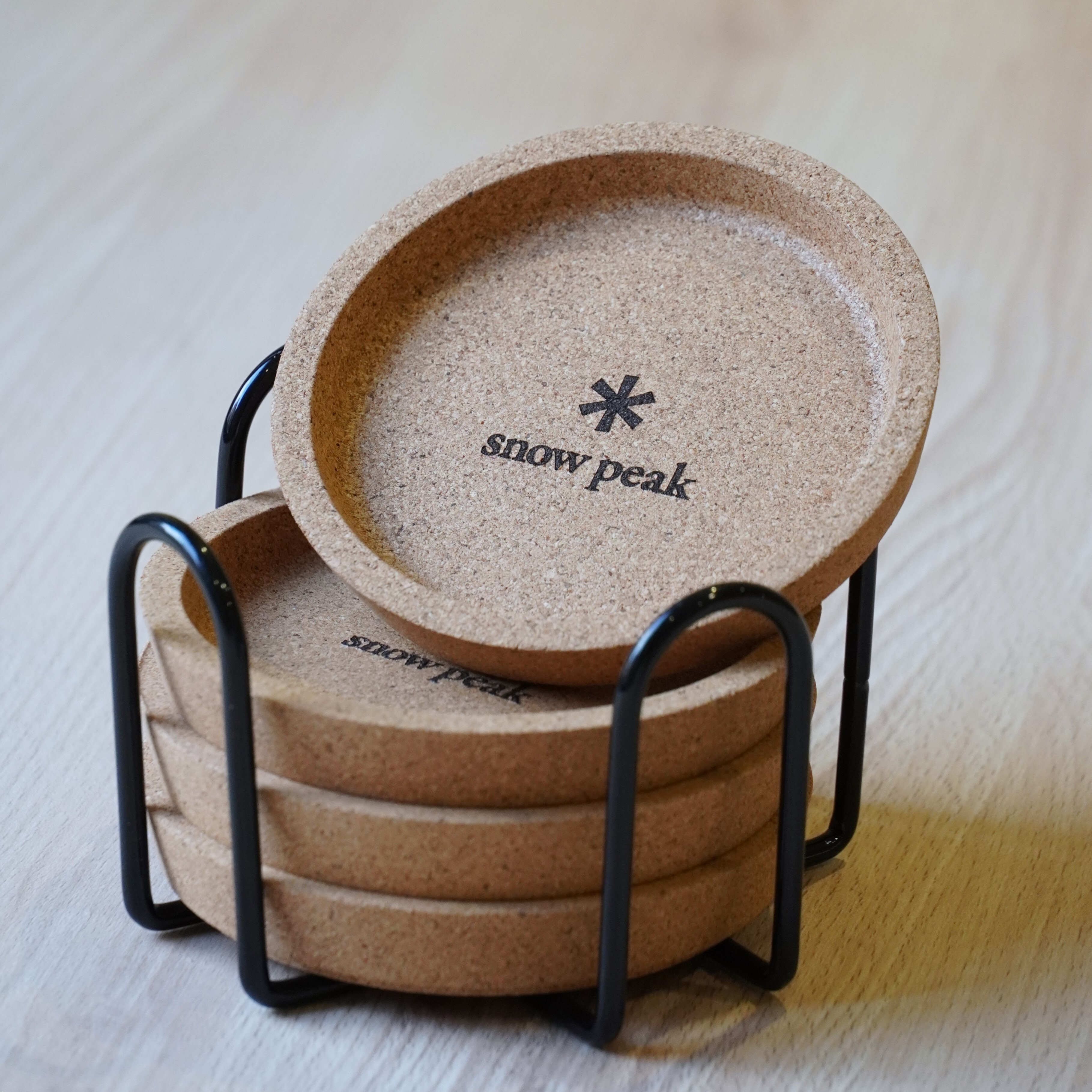 【Snow Peak 官方周邊】軟木杯墊組｜4入附收納架｜日常居家 × 露營必備