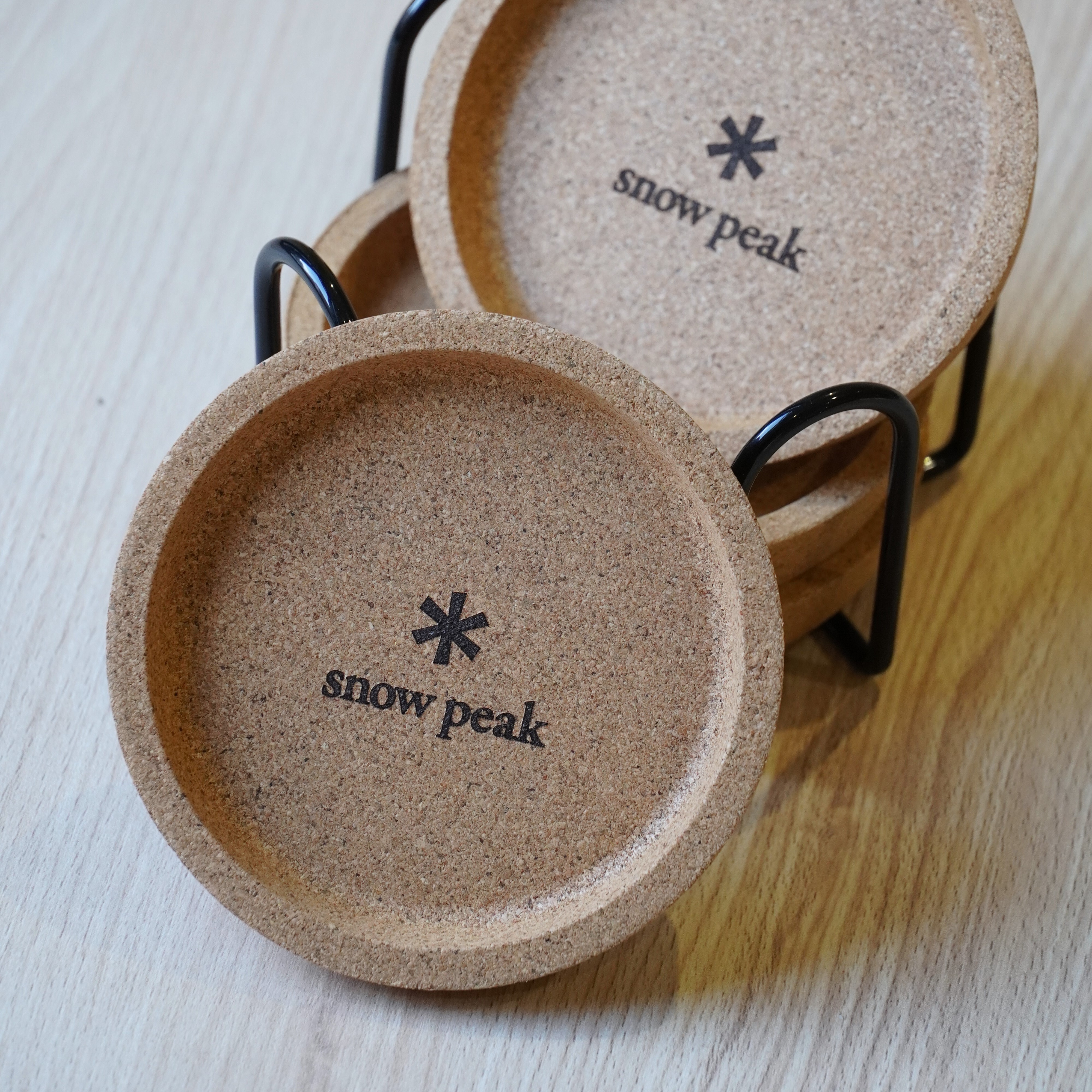 【Snow Peak 官方周邊】軟木杯墊組｜4入附收納架｜日常居家 × 露營必備