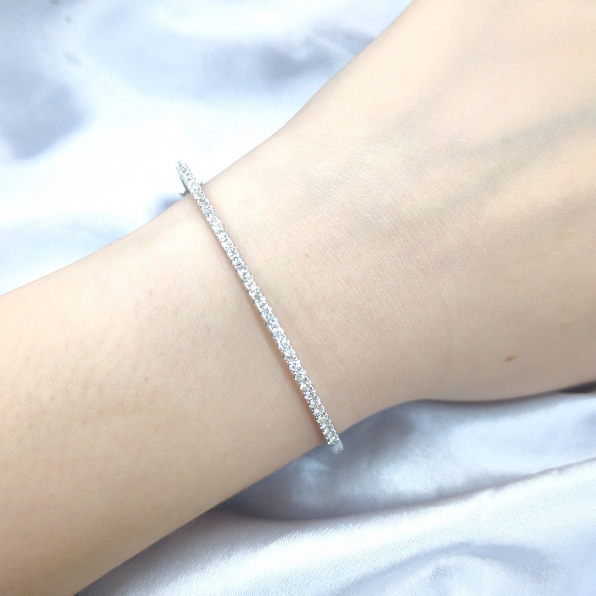 18K White Gold 1.47ct Diamond Bangle