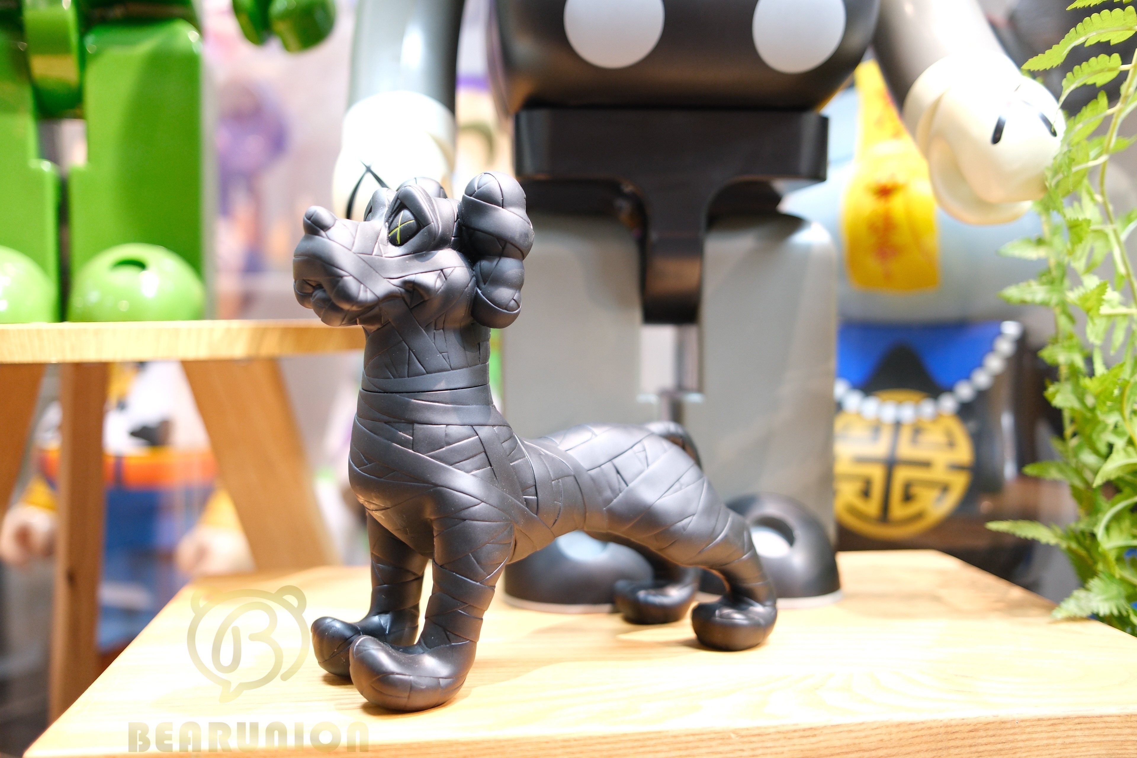 🥇現貨🥇⭐️Used⭐️ KAWS X Neighborhood Zooth Vinyl Figure