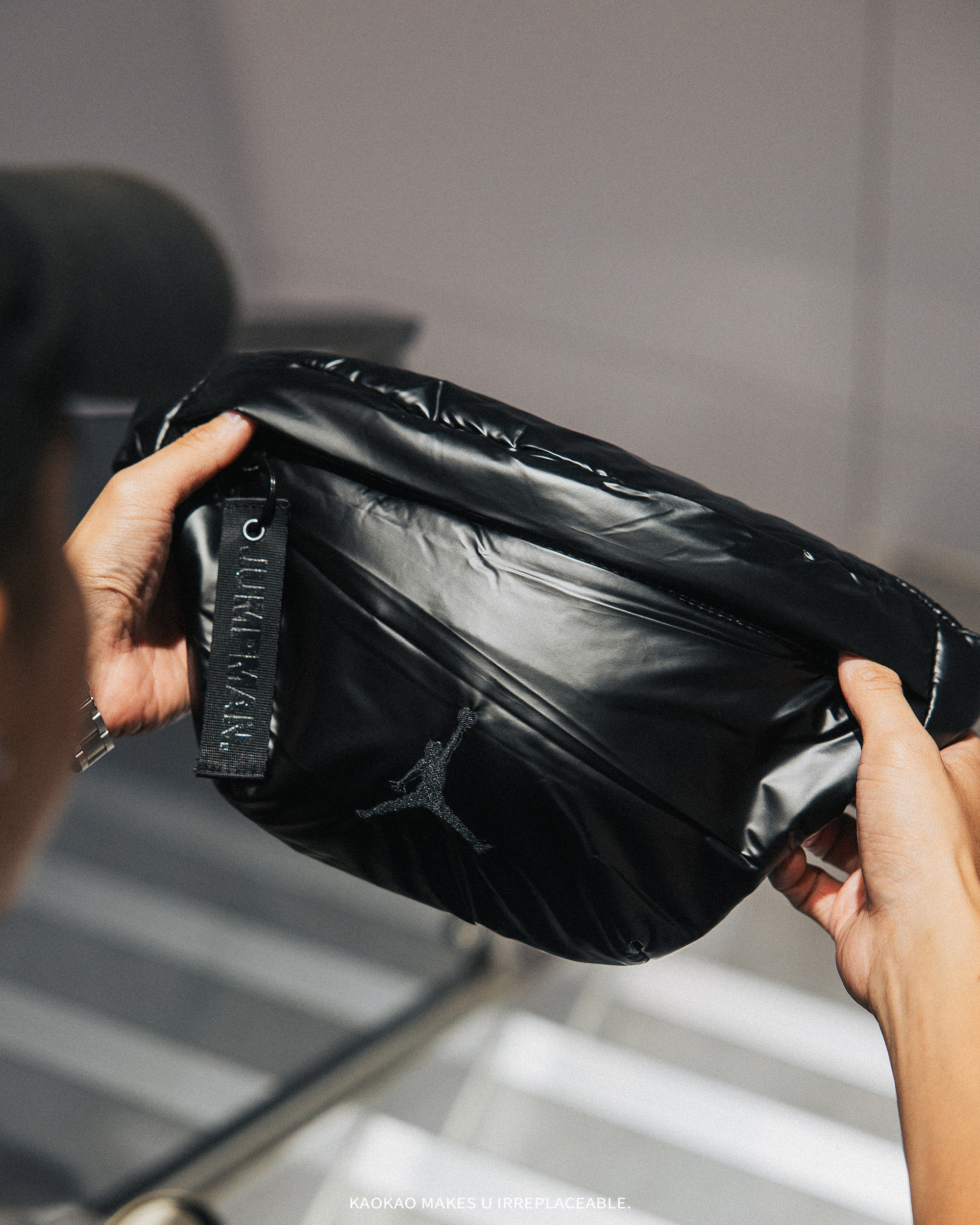 JORDAN "JUMPMAN" 雲朵 羽絨包 側背包 亮面