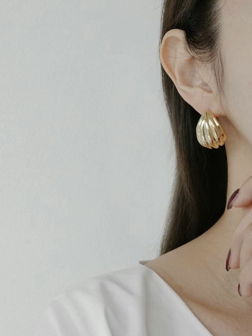 #228NN024 光澤貝殼感耳環