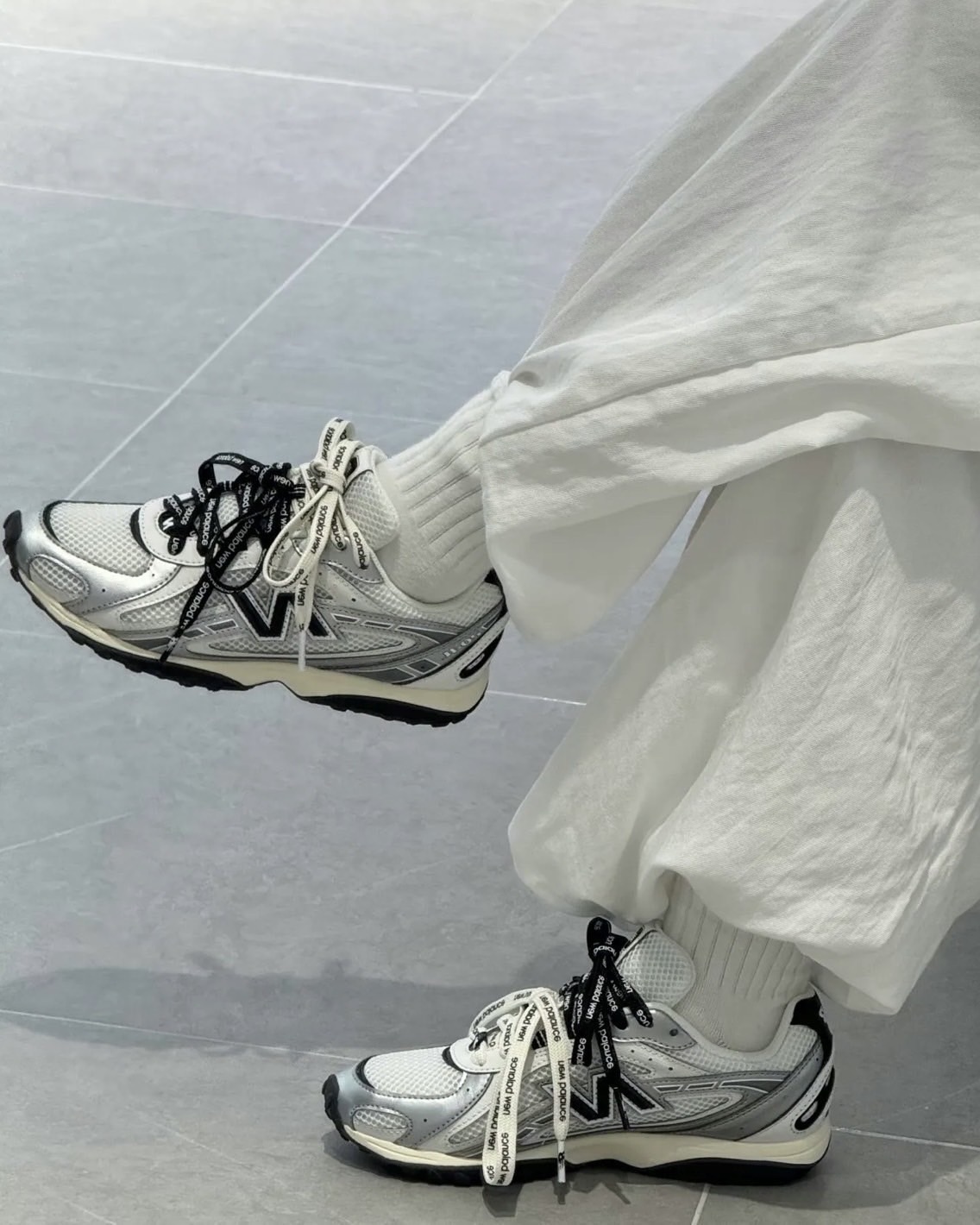 《張員瑛同款》 New Balance U204LSWD 奶油銀光 德訓鞋 薄底鞋