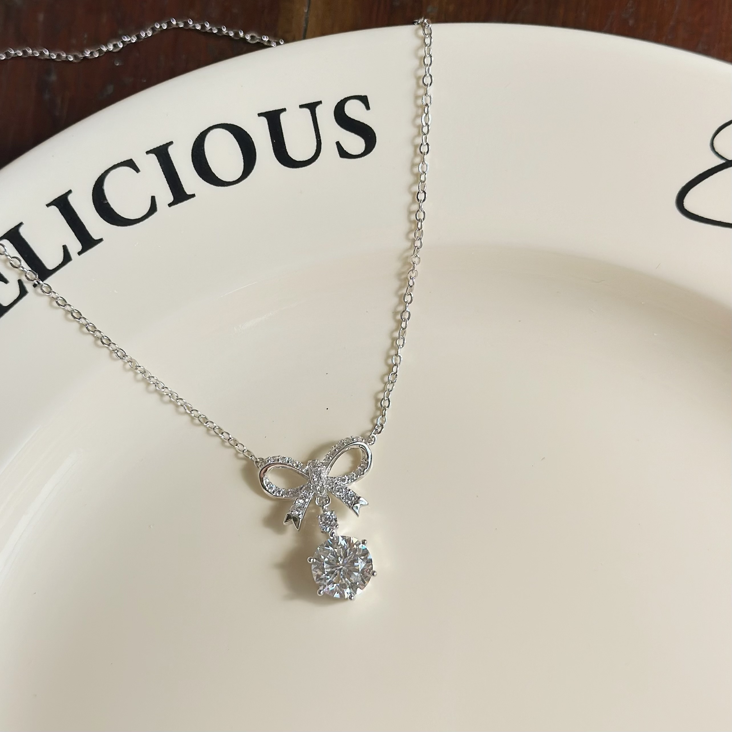 G137【輕奢】滿鑽蝴蝶結莫桑單鑽純銀鎖骨鏈