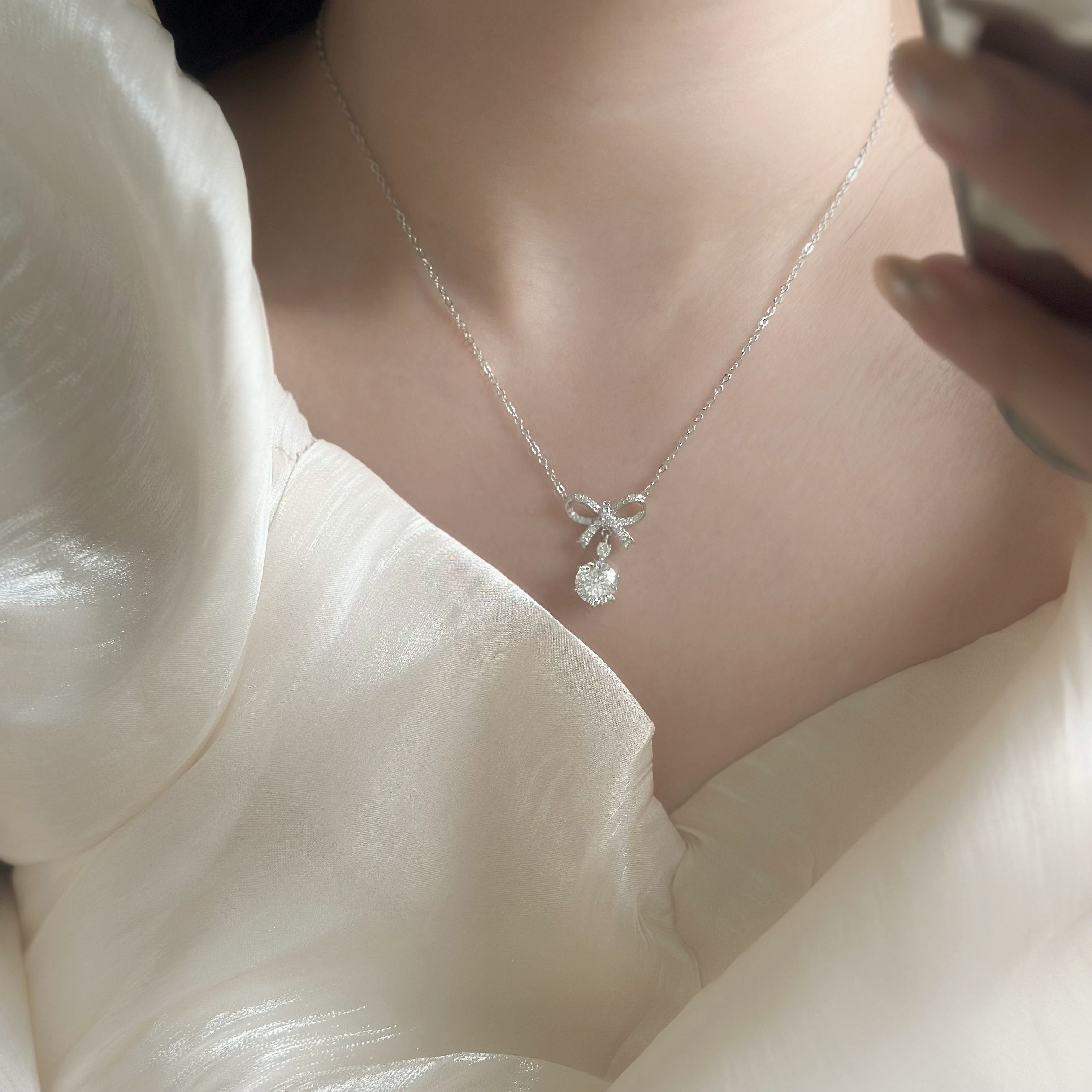 G137【輕奢】滿鑽蝴蝶結莫桑單鑽純銀鎖骨鏈
