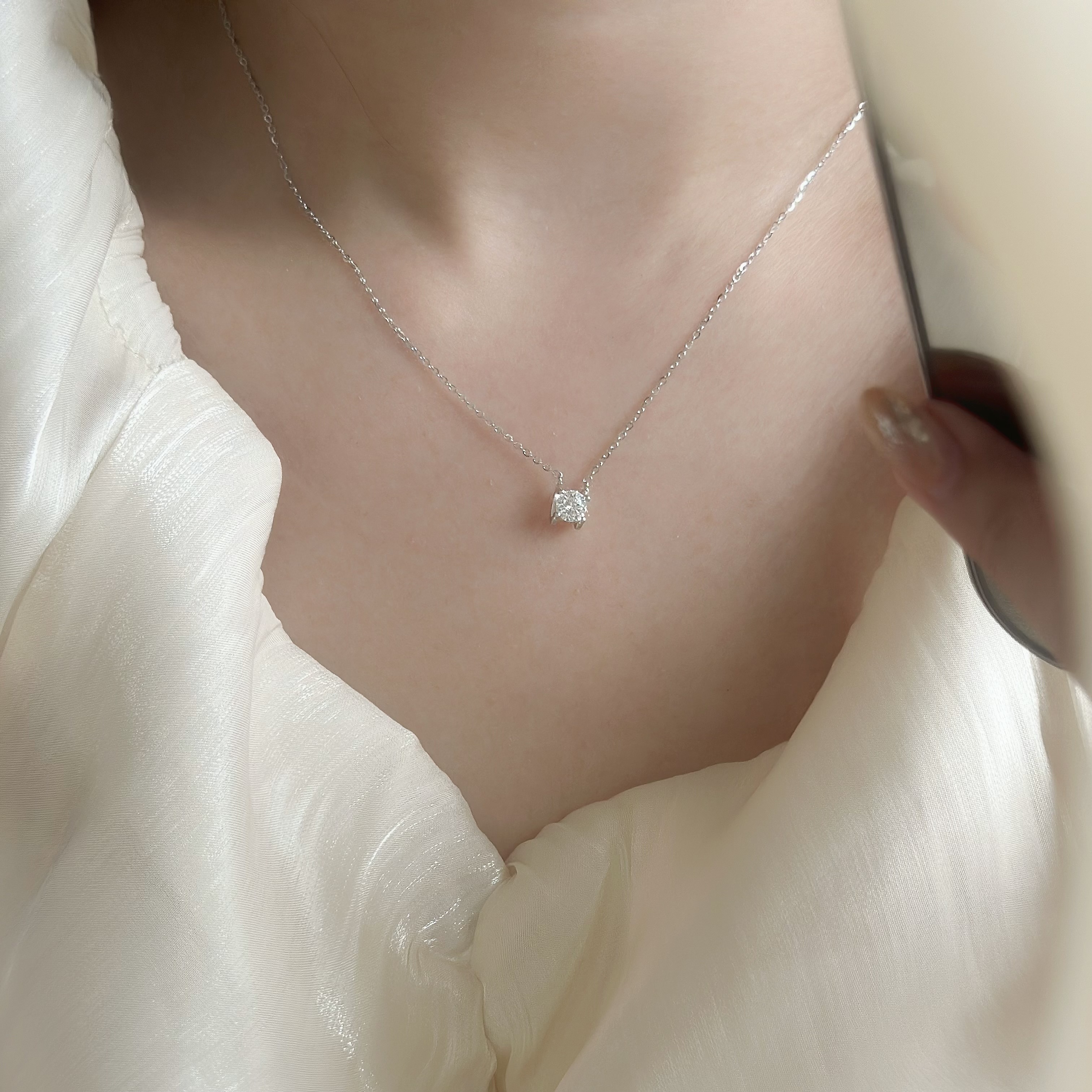 G136【輕奢】小款立體莫桑單鑽純銀鎖骨鏈