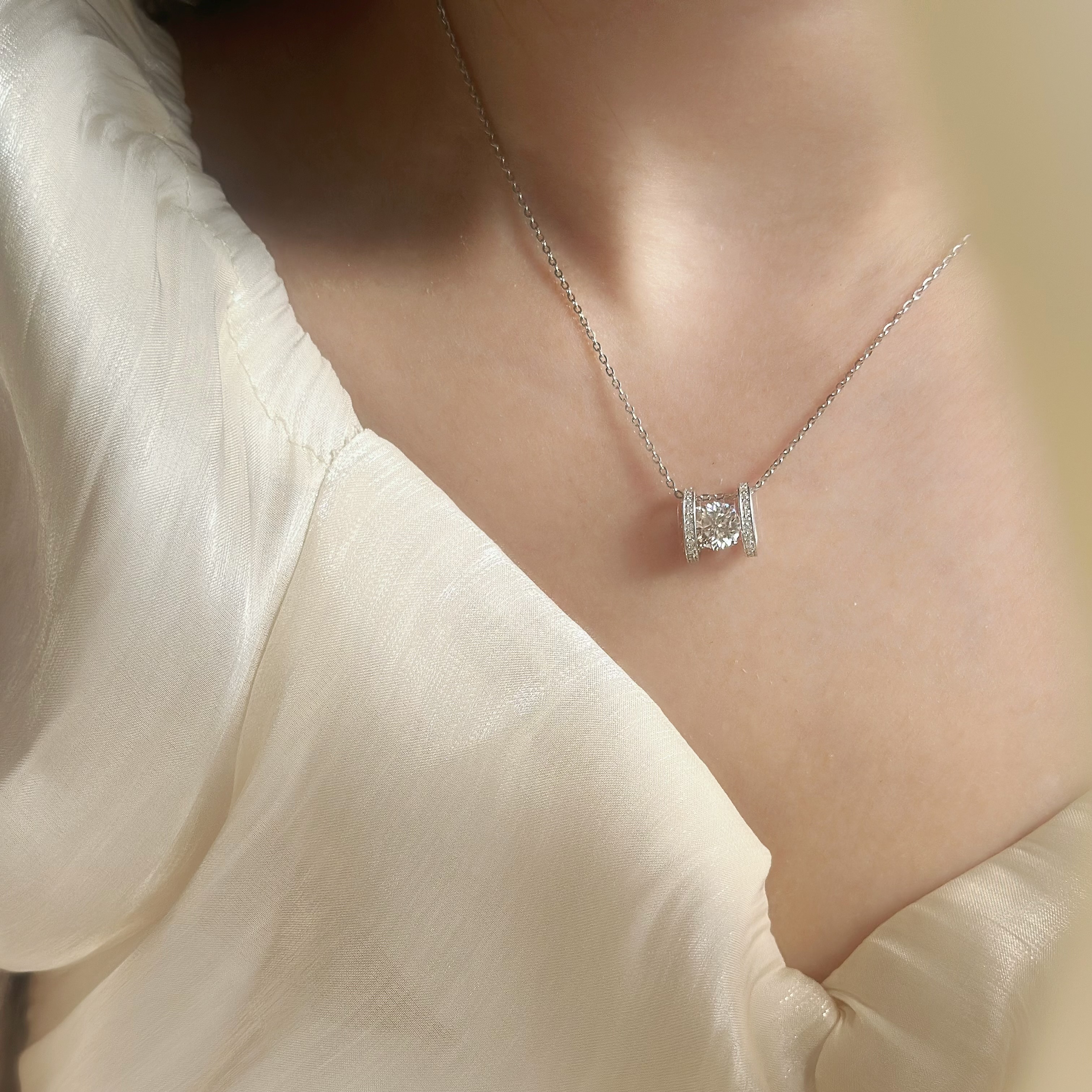 G134【輕奢】排鑽字母H莫桑單鑽純銀鎖骨鏈