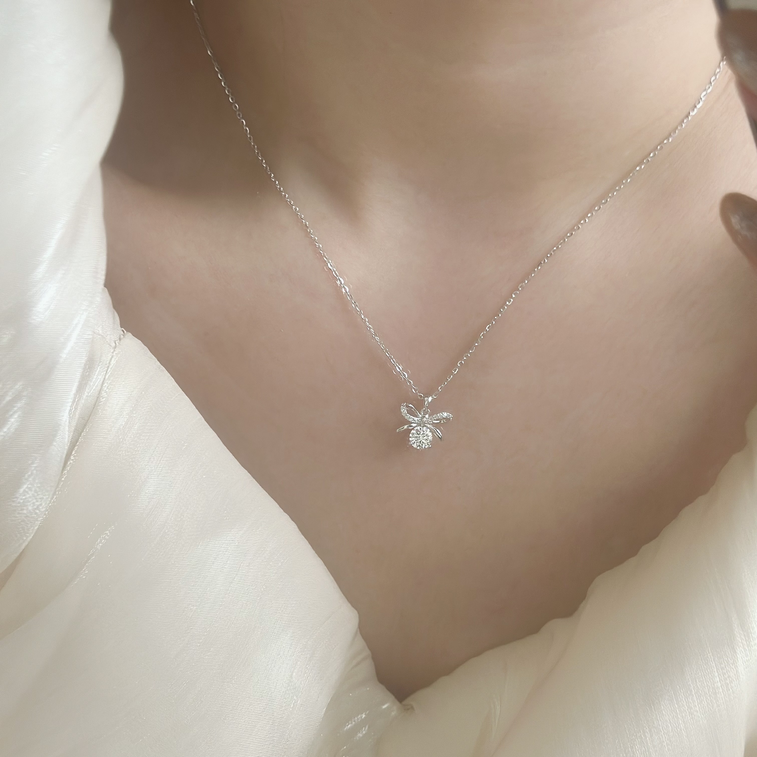 G133【輕奢】排鑽蝴蝶結莫桑單鑽純銀鎖骨鏈